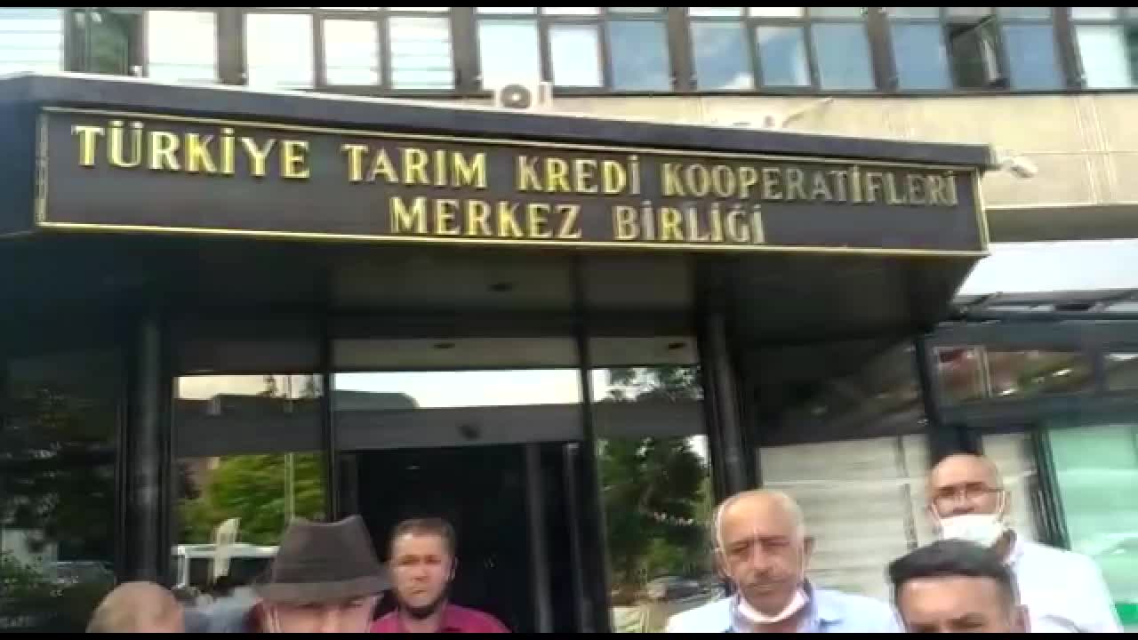 ÇİFTÇİLER, KENDİLERİNE RANDEVU VERMEYEN GENEL MÜDÜRÜ PROTESTO ETTİ