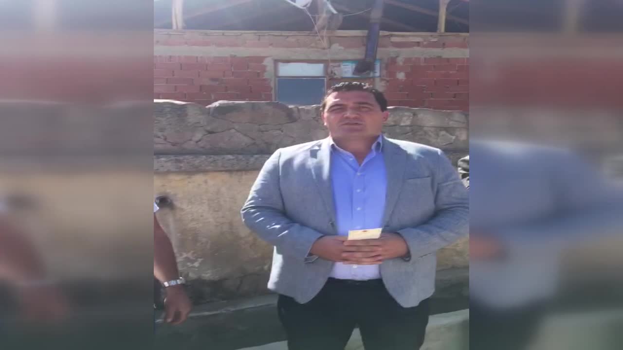 PANDEMİNİN ORTASINDA SULARI KESİLEN KÖYDE GÜNLÜK 2,5 LİTRELİK SU İLE YAŞAM MÜCADELESİ