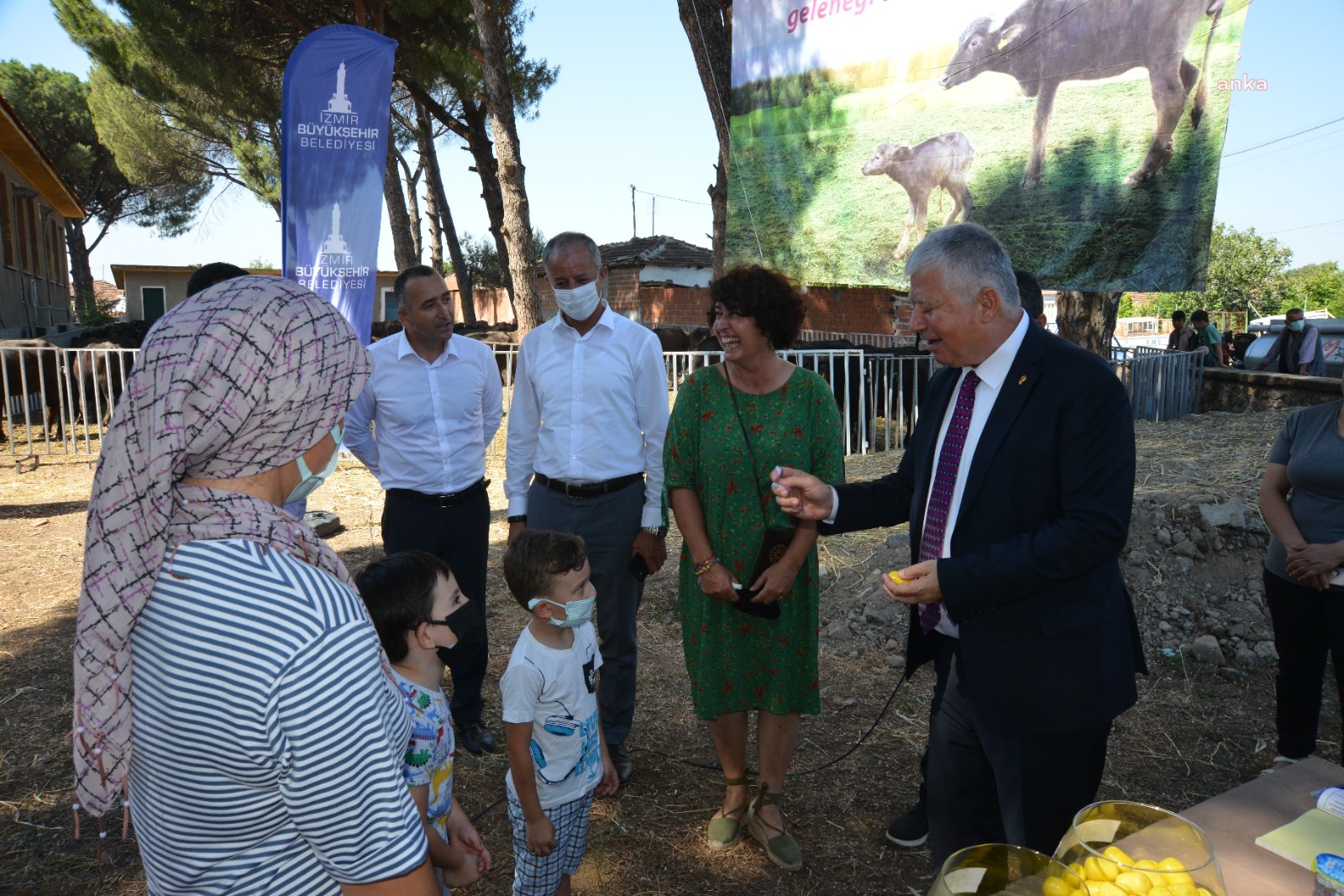 İZMİR BÜYÜKŞEHİR BELEDİYESİ’NDEN BERGAMALI ÜRETİCİLERE MANDA DESTEĞİ