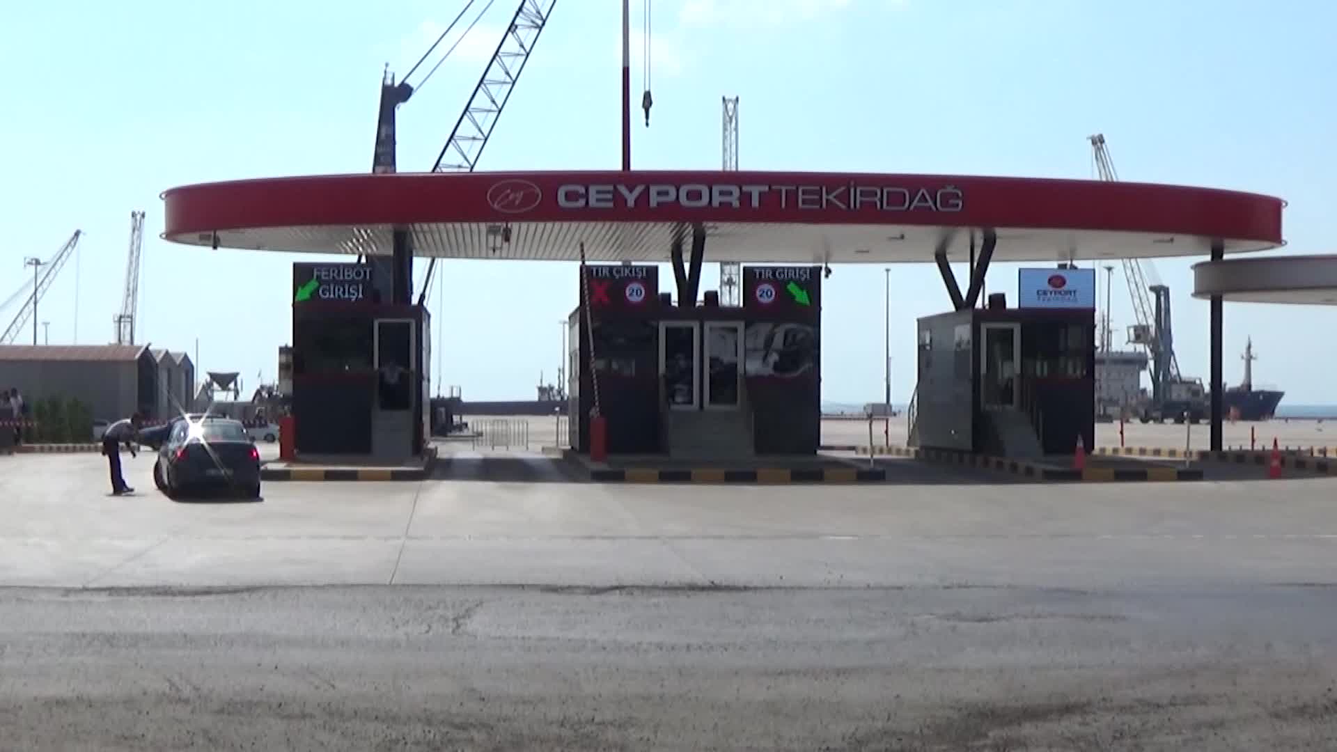 TEKİRDAĞ'DA ARAÇLAR FERİBOT KUYRUĞU OLUŞTURDU