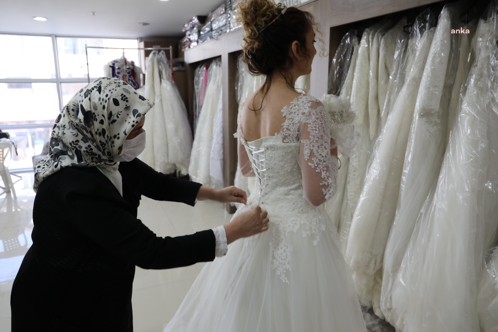 İZMİT BELEDİYESİNİN ÜCRETSİZ GELİNLİK HİZMETİ DEVAM EDİYOR
