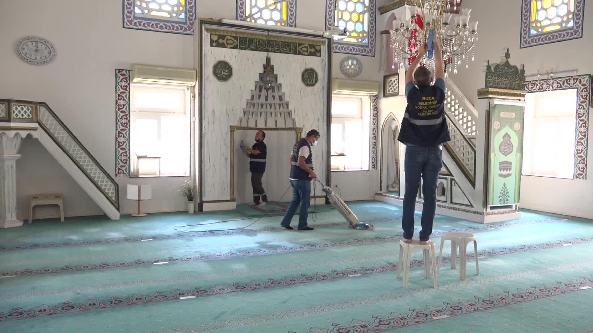 BUCA'DA CAMİLERE BAYRAM TEMİZLİĞİ