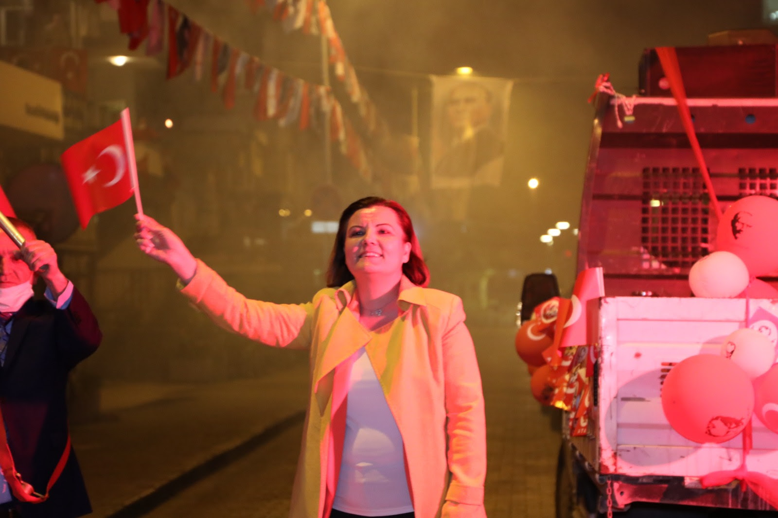 İZMİT BELEDİYE BAŞKANI HÜRRİYET, İSTİKLAL MARŞINI KARABAŞ SAKİNLERİ İLE OKUDU