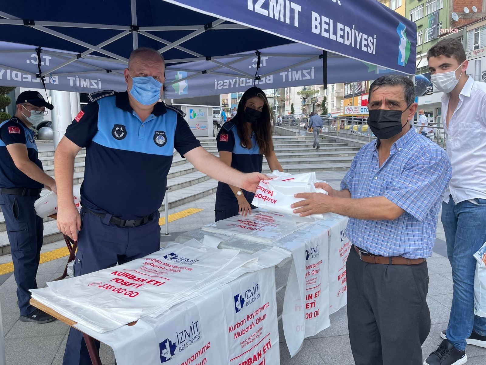 İZMİT BELEDİYESİ KURBAN ATIKLARI İÇİN VATANDAŞI UYARDI