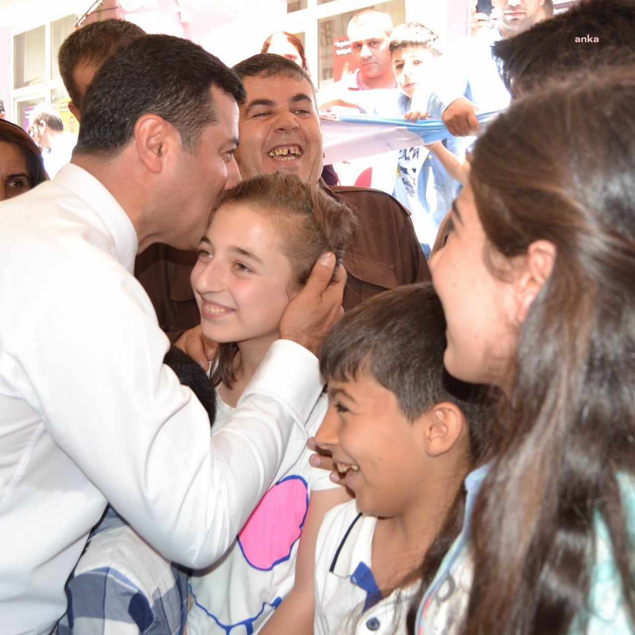 DEMİRTAŞ: "MUTLU, SAĞLIKLI VE ÖZGÜR BAYRAMLAR DİLEĞİYLE, BAYRAMINIZ KUTLU OLSUN"