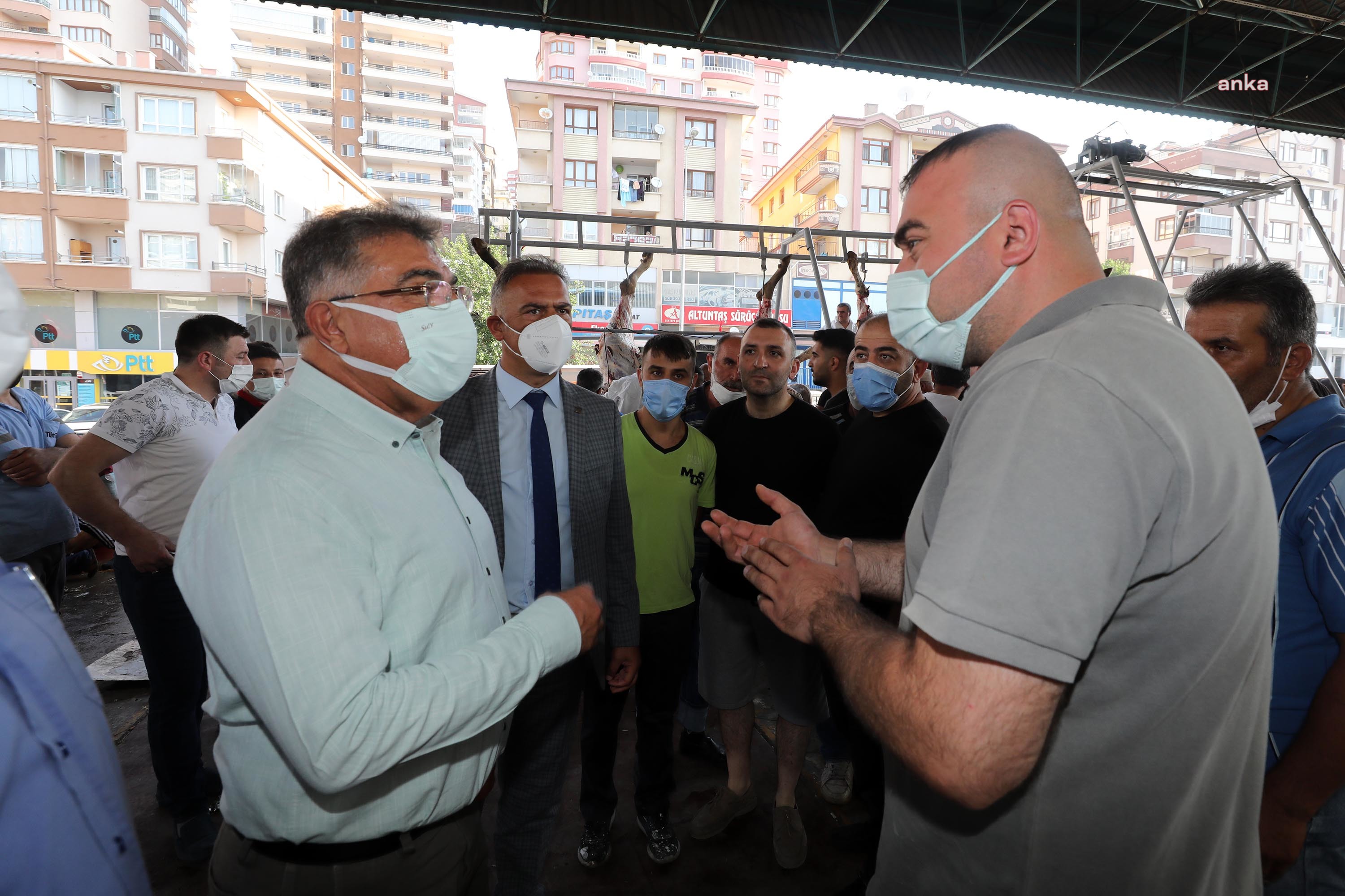 YENİMAHALLE BELEDİYESİ 9 AYRI NOKTADA KURBAN KESİM HİZMETİ VERDİ