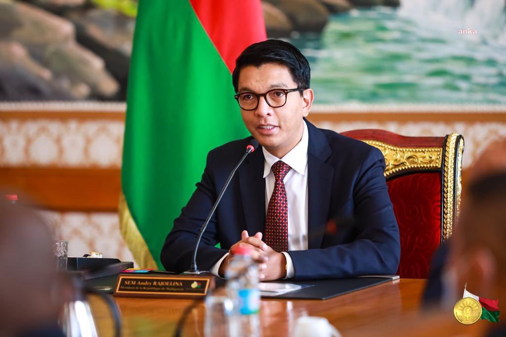 MADAGASKAR DEVLET BAŞKANI RAJOELİNA'YA SUİKAST GİRİŞİMİ ÖNLENDİ