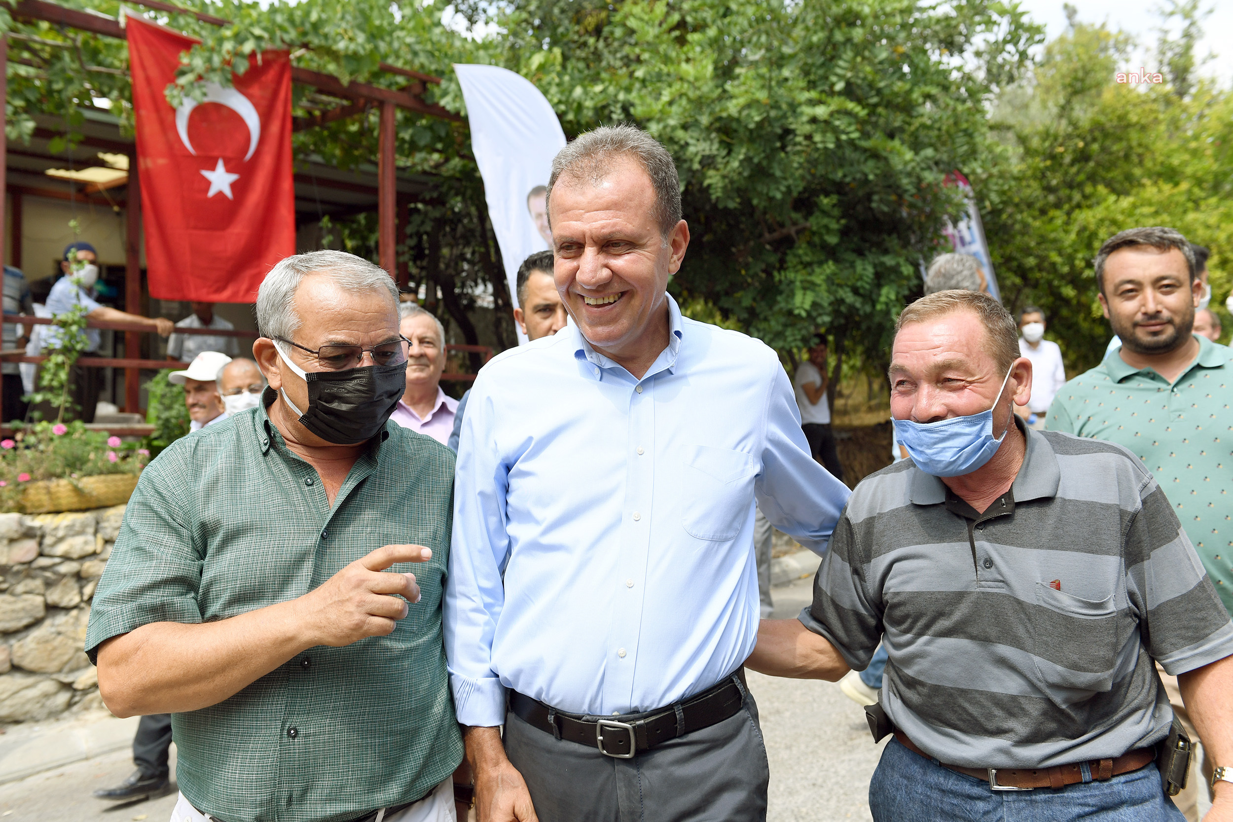VAHAP SEÇER, BAYRAMIN SON GÜNÜ ERDEMLİ HALKI İLE BAYRAMLAŞTI