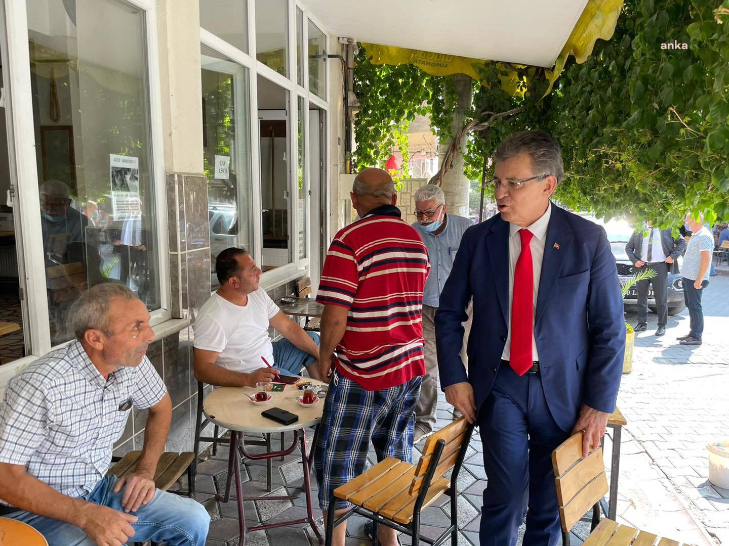 EDREMİT BELEDİYE BAŞKANI ARSLAN'DAN BAYRAMDA MAHALLE ZİYARETİ