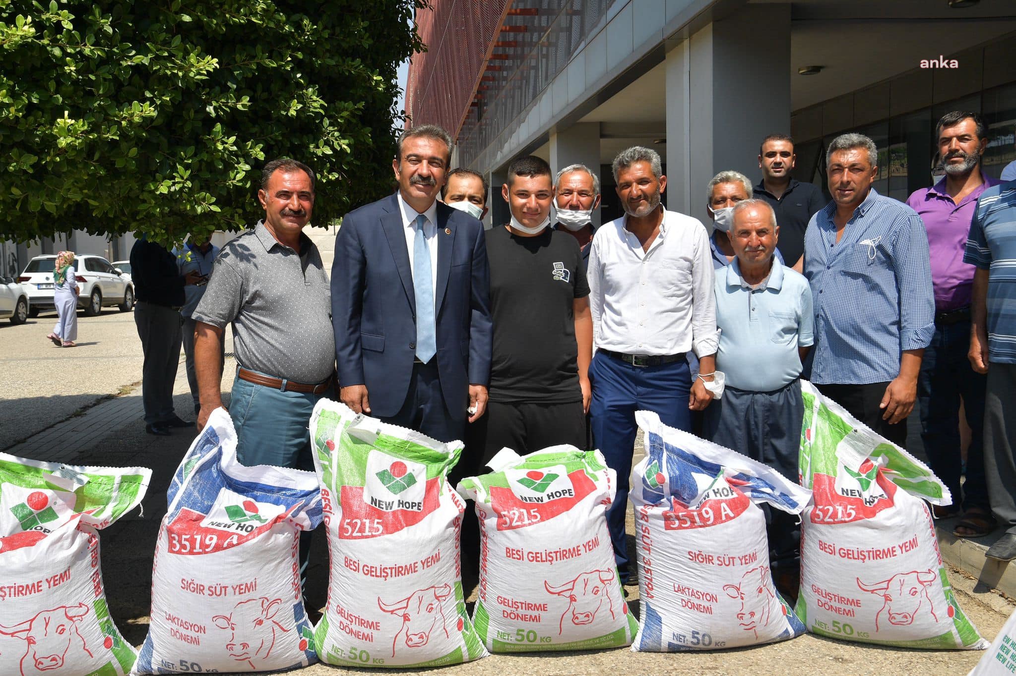 ÇUKUROVA BELEDİYESİ, HİBE YEMLERİ BESİCİYE DAĞITTI