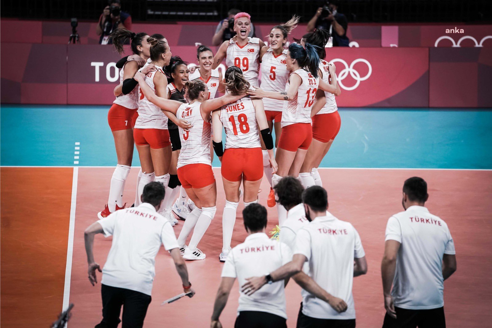 FİLENİN SULTANLARI TOKYO OLİMPİYATLARI'NDA ÇİN'İ 3-0 YENDİ