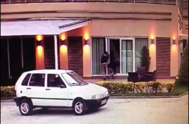 ÖZEL GÜVENLİK KIYAFETİ GİYİP İŞ YERİNİ SOYDULAR