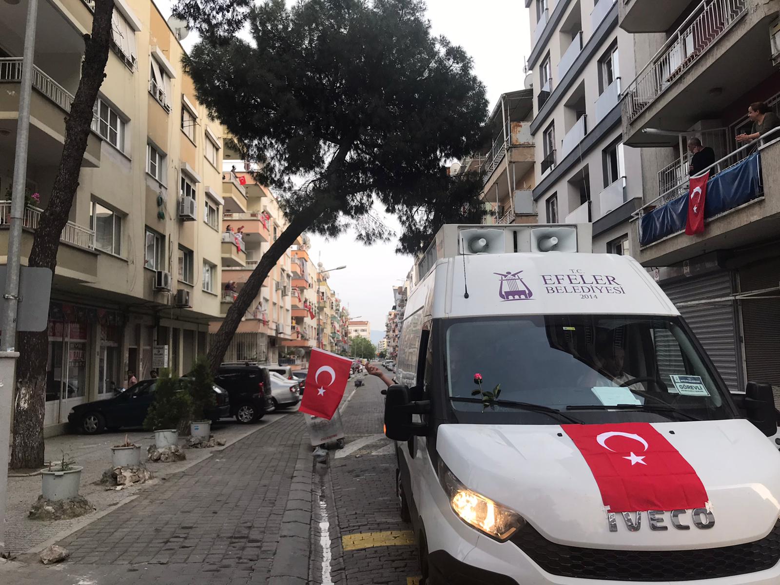 EFELER’DE 23 NİSAN COŞKUYLA KUTLANDI