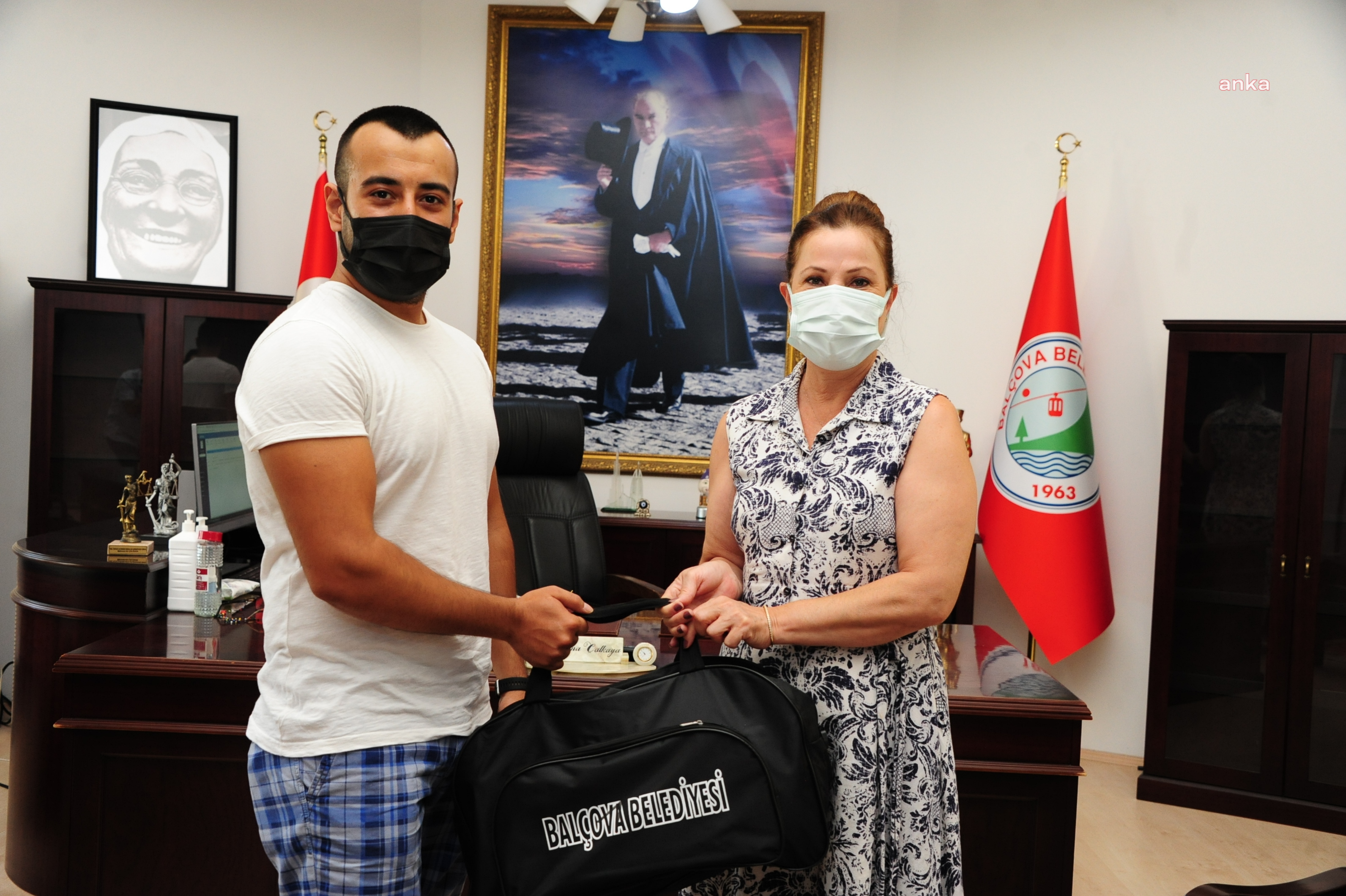 BALÇOVA’DA ANADOLU GELENEĞİ SÜRÜYOR: MEHMETÇİKLERE ASKER ÇANTASI HEDİYE EDİLİYOR