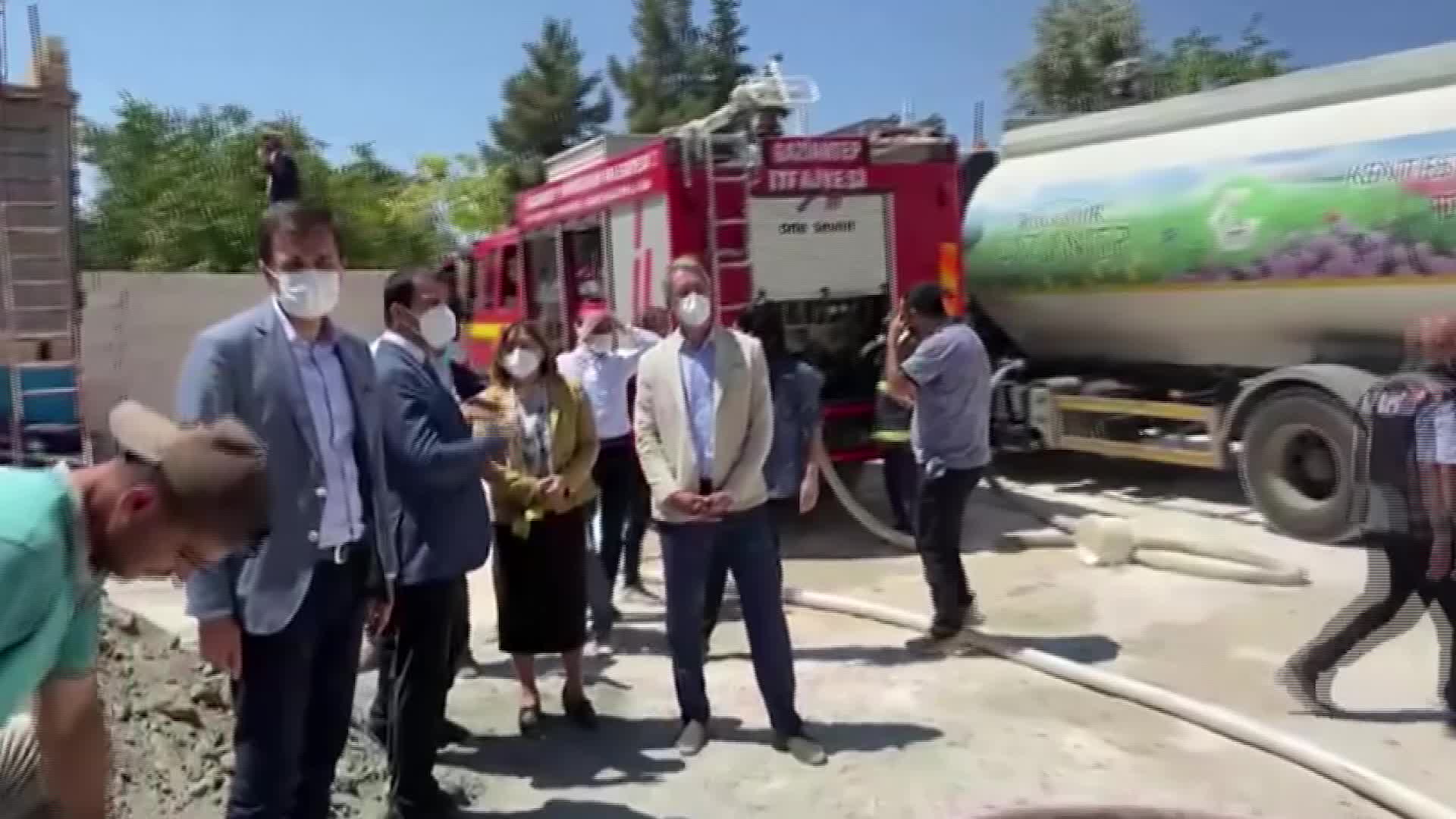 TEKNE ATÖLYESİNDEKİ YANGININ ÇIKIŞ NEDENİ BELLİ OLDU: ARAÇ ELEKTRİK DİREĞİNE ÇARPTI, KOPAN TELLER OTLARI TUTUŞTURDU