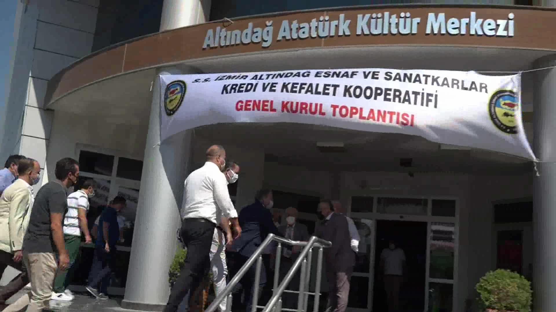 BORNOVA BELEDİYE BAŞKANI İDUĞ’DAN ESNAFA MORAL DESTEĞİ