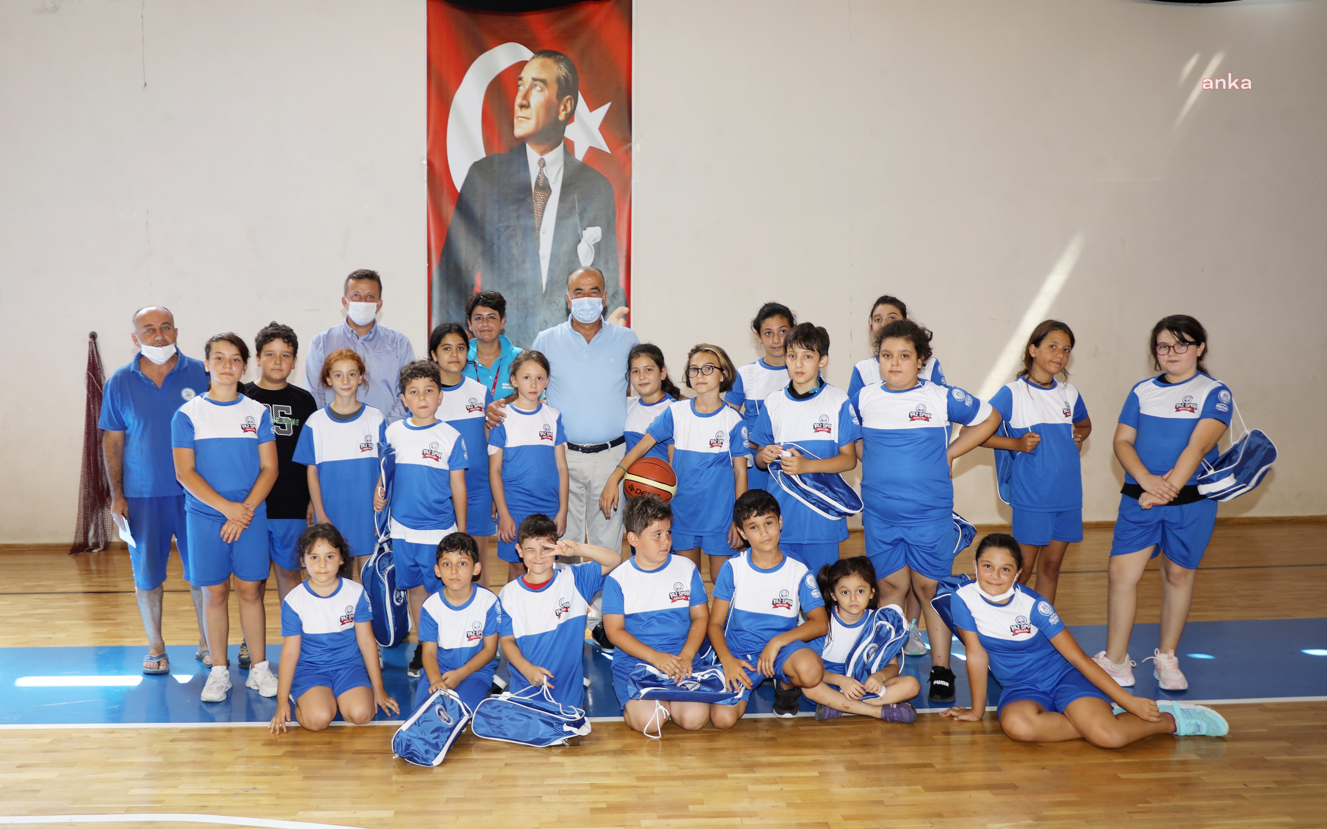 MUDANYA'DA GENÇ BASKETBOLCULARIN FORMALARI BAŞKAN TÜRKYILMAZ’DAN
