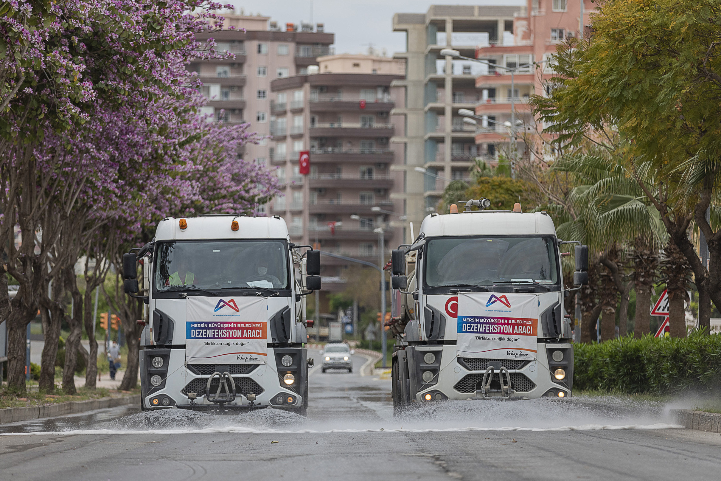 ‘MERSİN MİS GİBİ OLSUN’ DİYE BÜYÜKŞEHİR EKİPLERİ GÖREVDE
