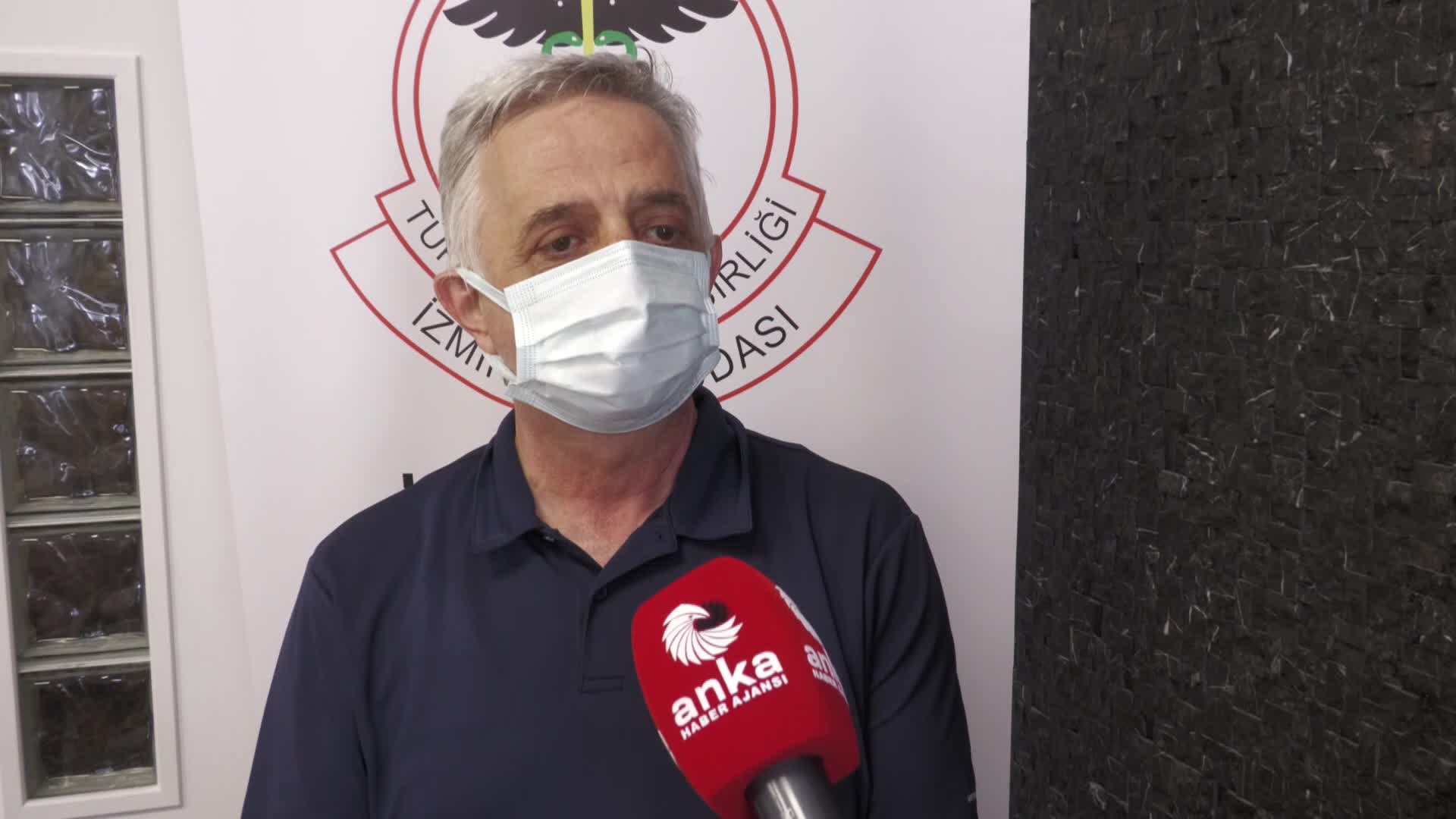 İZMİR TABİP ODASI'NDAN AŞI KARŞITLARI İÇİN ÇAĞRI: "HER AKŞAM VEFAT EDENLERİN AŞILI OLUP OLMADIKLARI AÇIKLANSIN"