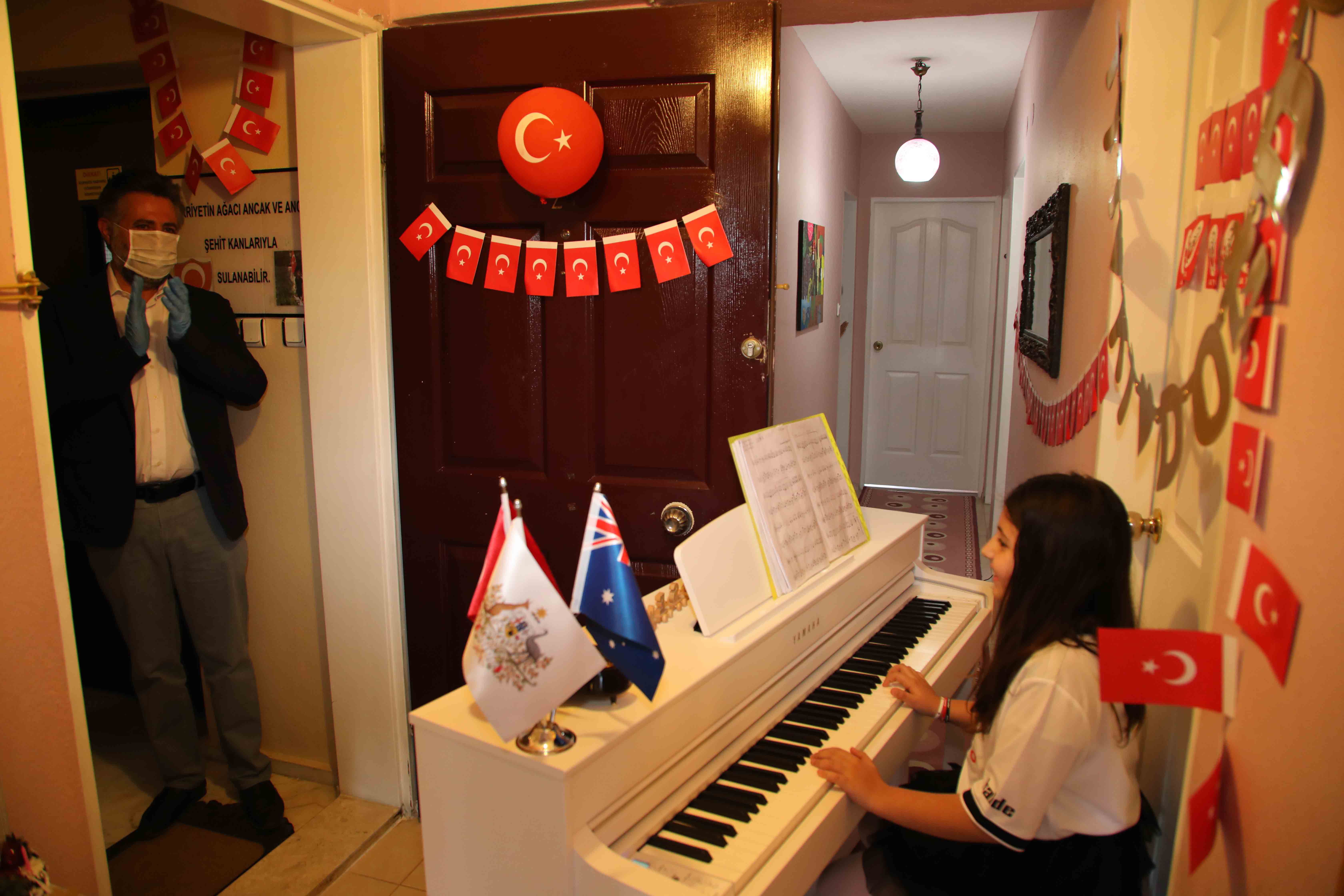BAYRAKLI BELEDİYE BAŞKANI SANDAL, ŞEHİT BABASINI KIRMADI