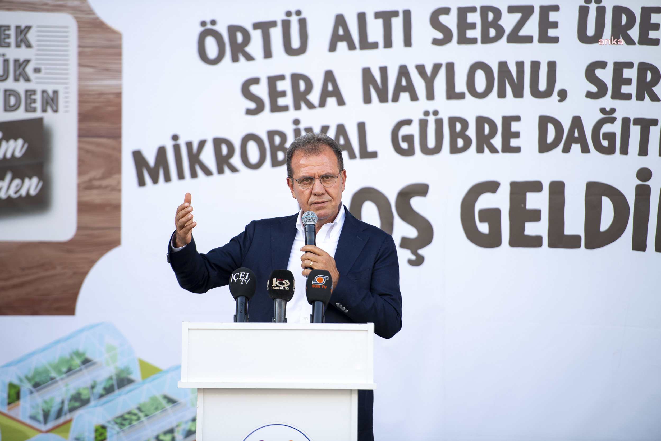 MERSİN BÜYÜKŞEHİR’DEN ÇİFTÇİLERE SERA NAYLONU, SERA İPİ VE MİKROBİYAL GÜBRE DESTEĞİ