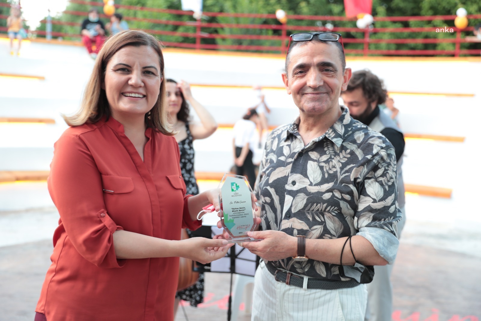 İZMİT BELEDİYESİ TARAFINDAN YENİLENEN YAHYA KAPTAN AMFİ TİYATRO, TÜRKÜ ŞÖLENİYLE AÇILDI