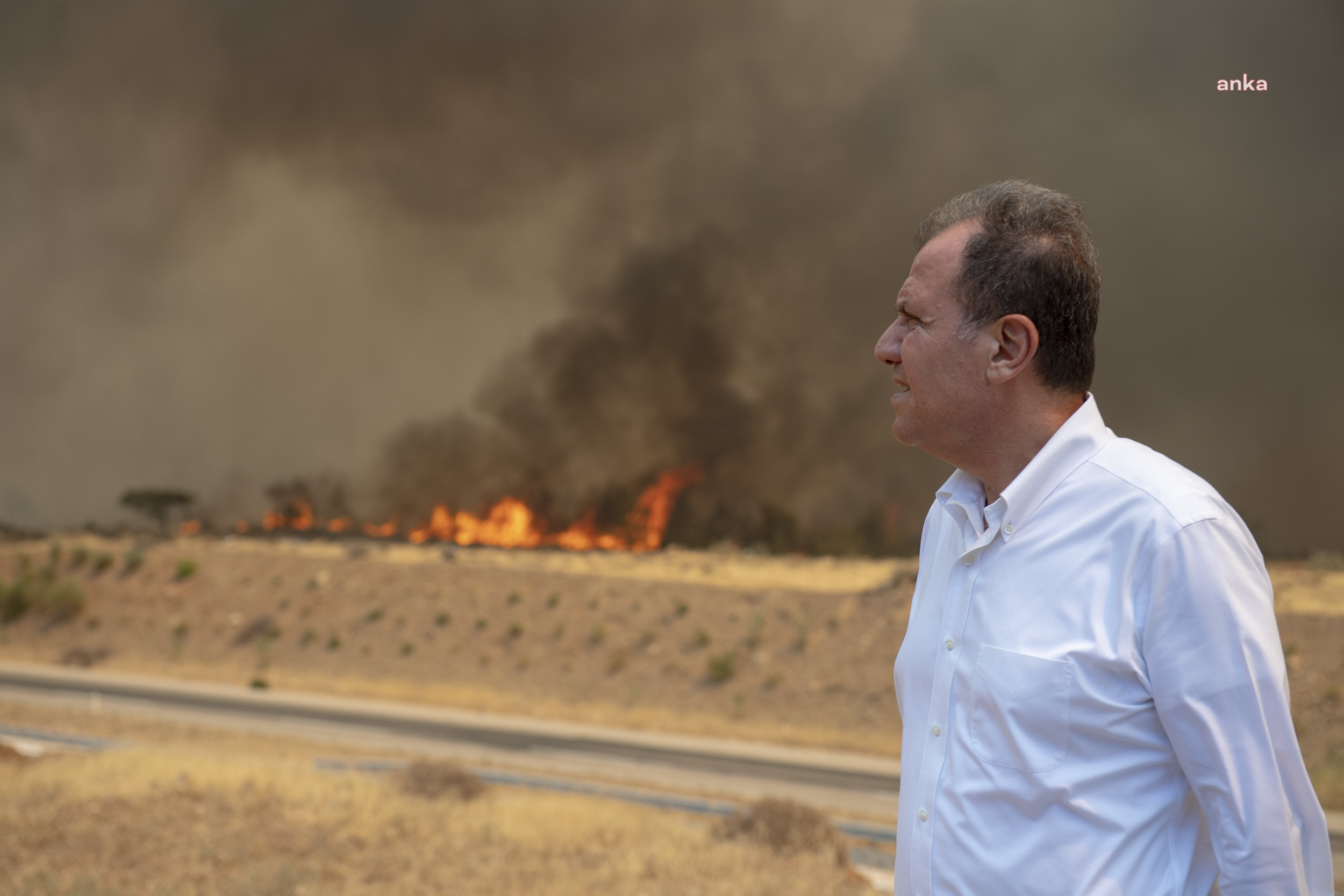 VAHAP SEÇER, SİLİFKE VE AYDINCIK’TA YANGIN BÖLGELERİNİ İNCELEDİ