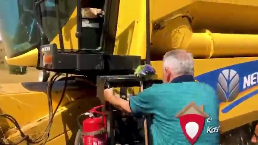 BİNALİ YILDIRIM ARPA HASATINDA BİÇERDÖVER KULLANDI