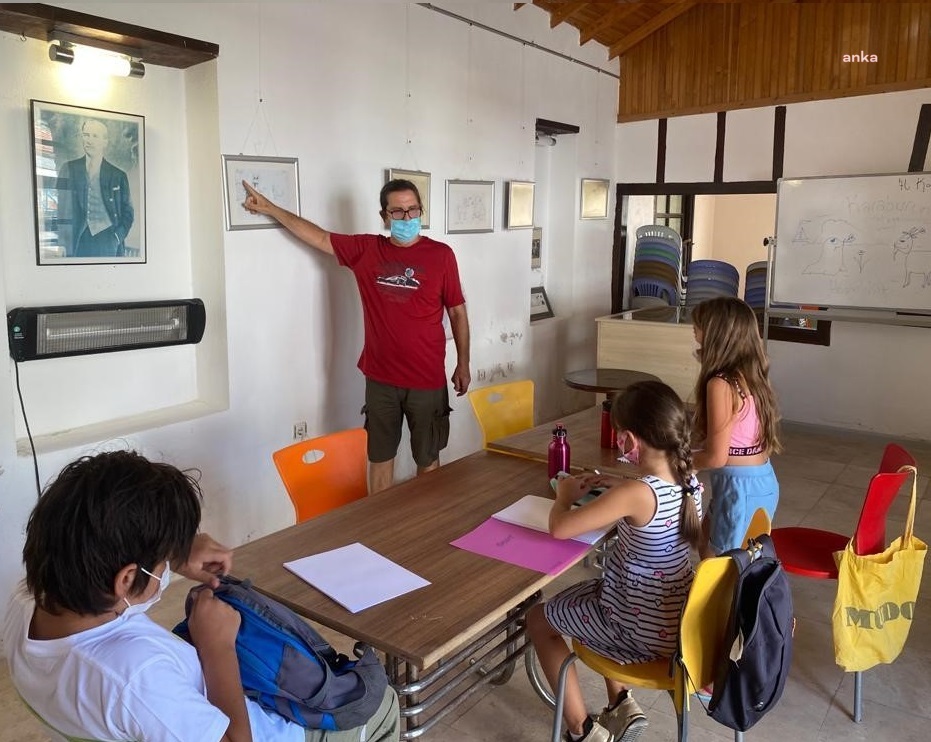KARABURUNLU ÇOCUKLAR KARİKATÜRLÜ EV’DE MİZAHLA TANIŞIYOR
