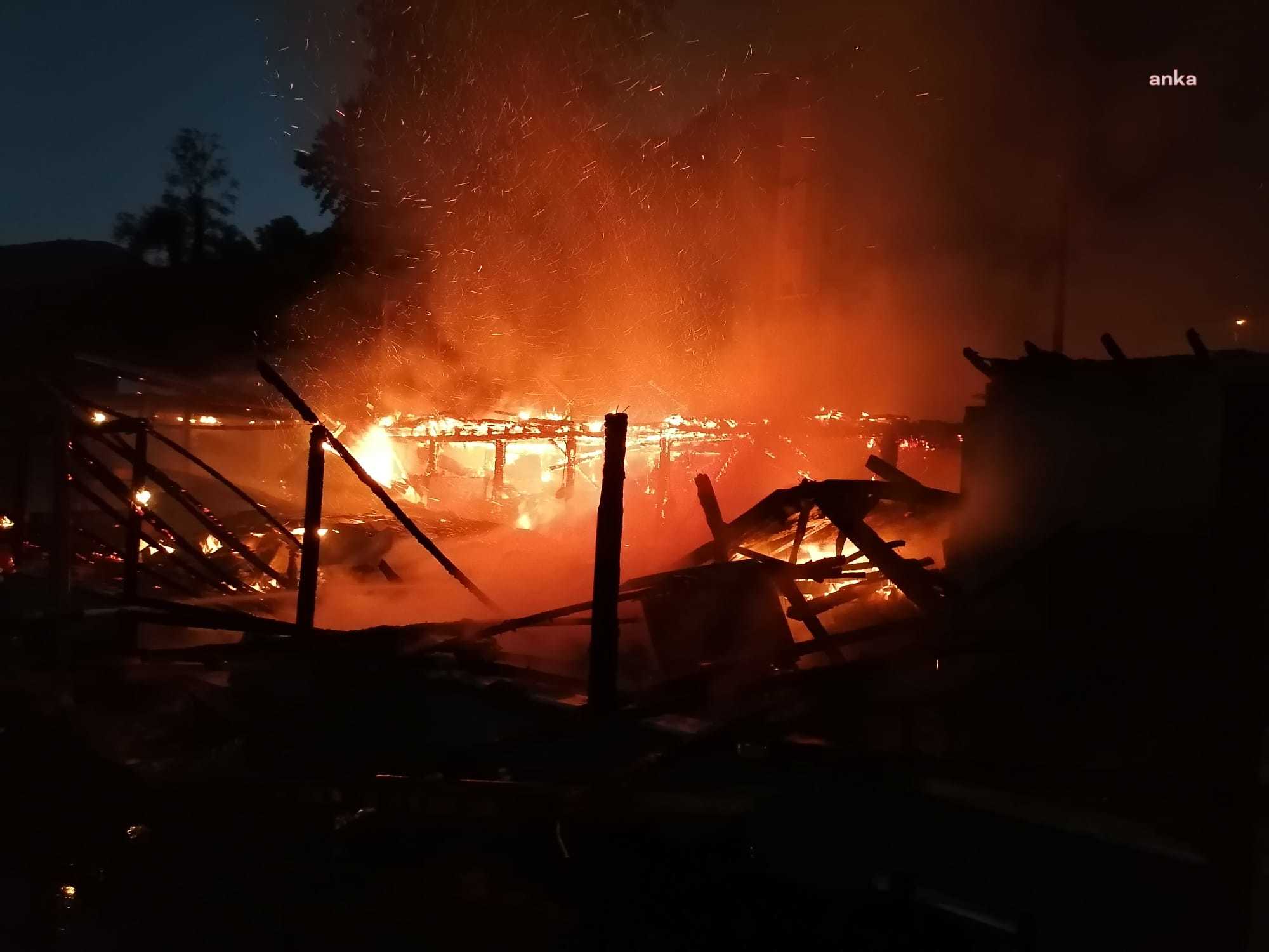 RESTORANDA ÇIKAN YANGIN ORMANA SIÇRADI