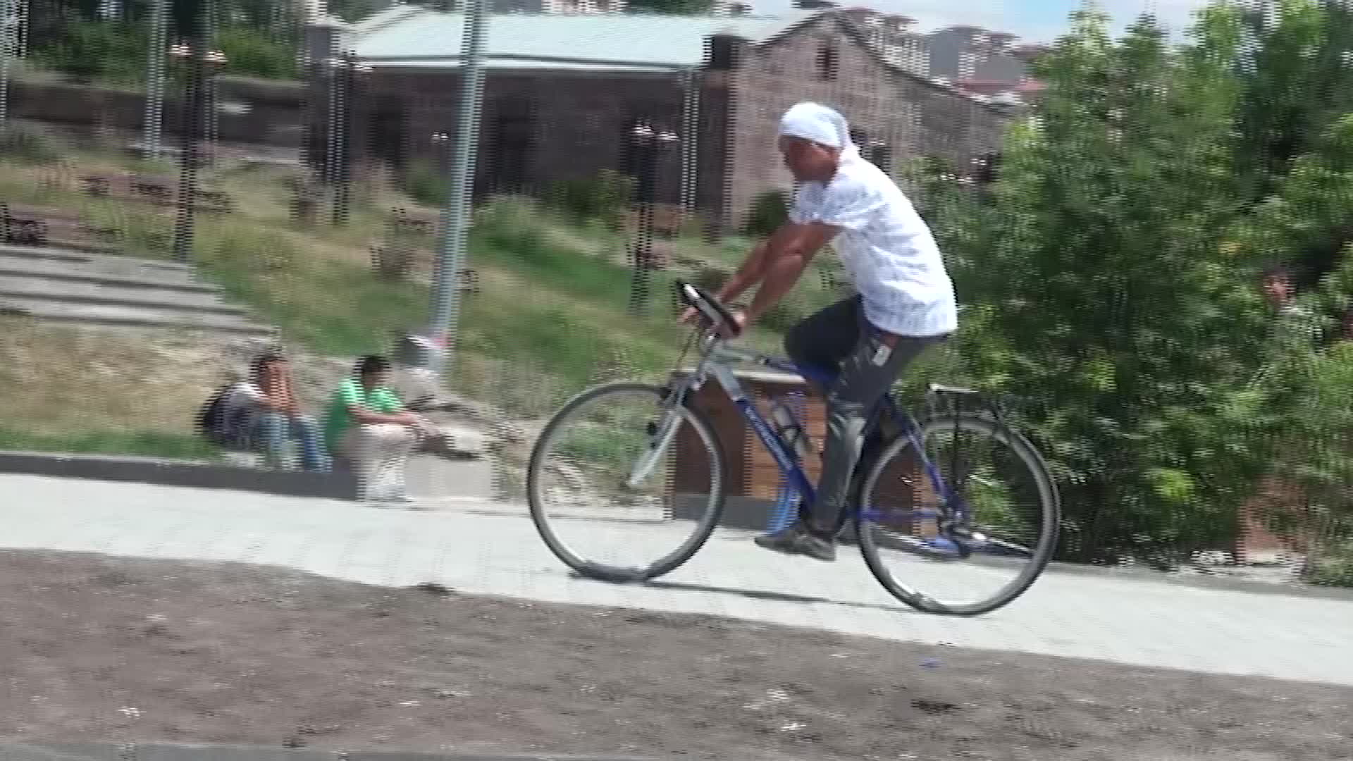 BİSİKLETİ “ŞÜKRÜ” İLE EDİRNE’DEN KARS’A 1881 KİLOMETRE PEDAL ÇEVİRDİ