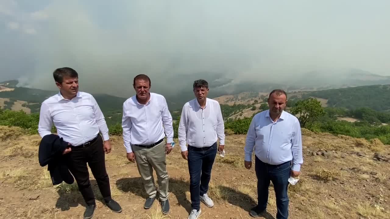 CHP'Lİ ŞAROĞLU, HOZAT YANGIN BÖLGESİNDEN SESLENDİ: "KENDİ MEMLEKETİMİZDE DOĞANIN YOK OLMASINI ACI İÇİNDE İZLİYORUZ"