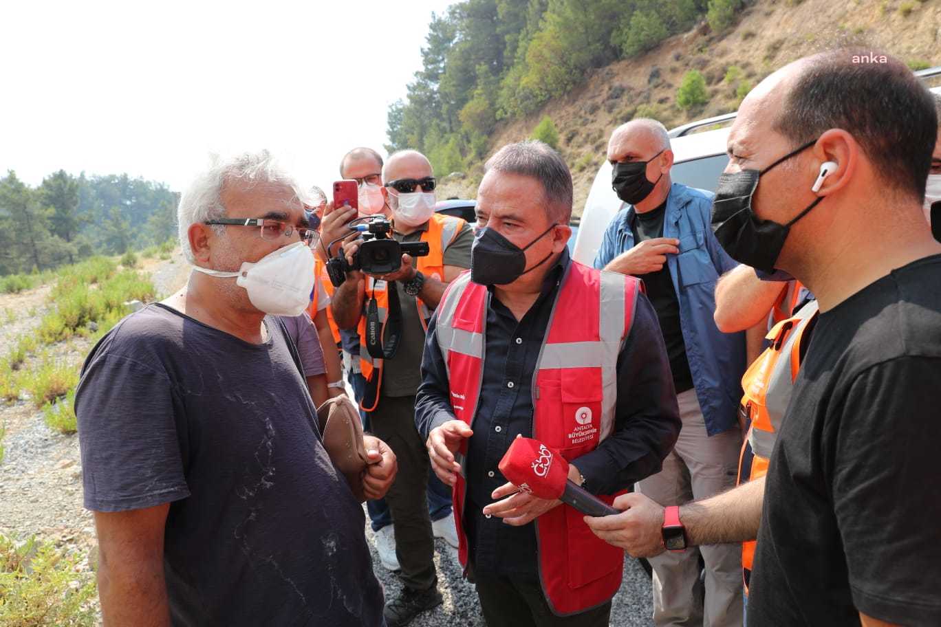 ANTALYA BÜYÜKŞEHİR BELEDİYE BAŞKANI BÖCEK: "GÖNDOĞMUŞ'A UÇAK GÖNDERİN, YANIYORUZ"