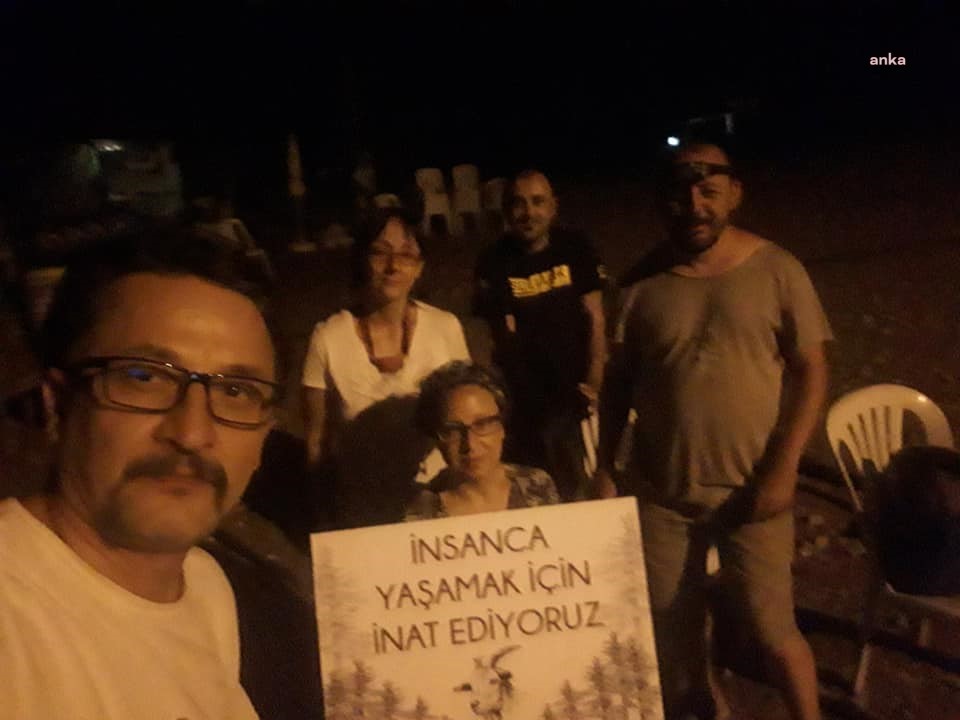 İKİZKÖYLÜLER VE ÇEVRECİLER, YAKLAŞAN YANGINA RAĞMEN AKBELEN NÖBETİNİ BIRAKMIYOR