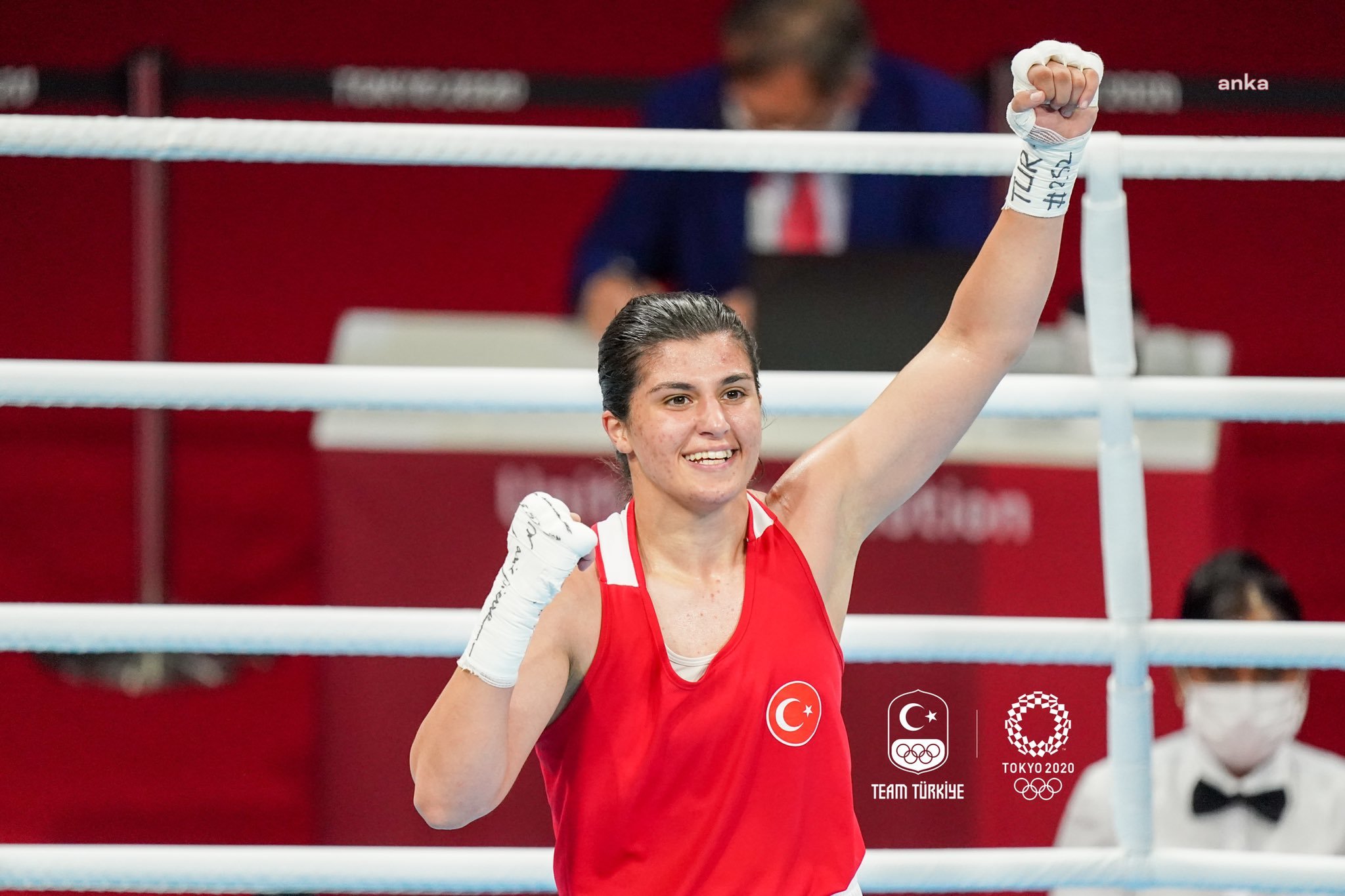 MİLLİ BOKSÖRLER BUSENAZ SÜRMENELİ VE BUSE NAZ ÇAKIROĞLU FİNALDE