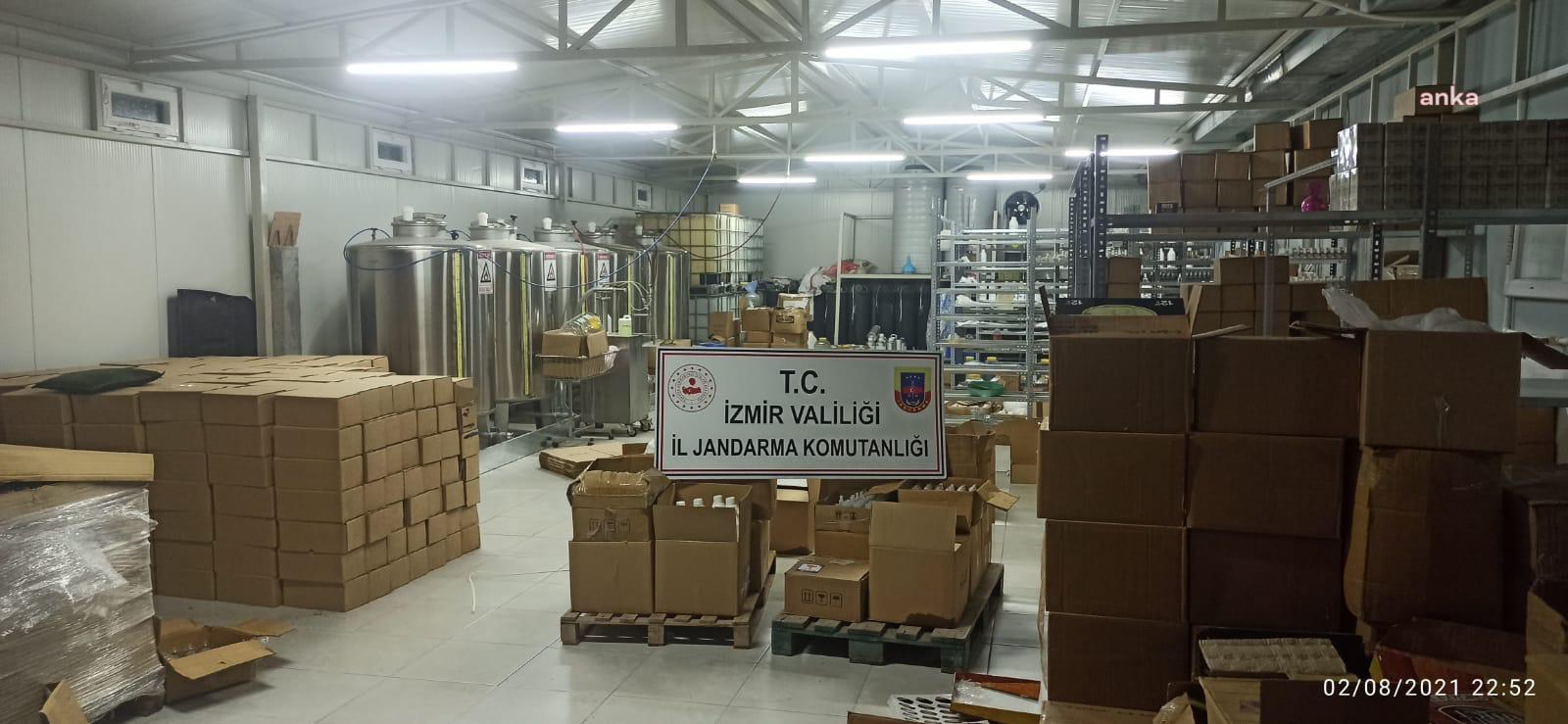 İZMİR'DE KAÇAK PARFÜM OPERASYONU