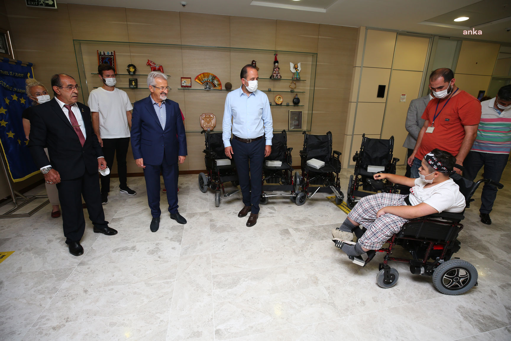 NİLÜFER BELEDİYESİ, HAYIRSEVER VATANDAŞLA İHTİYAÇ SAHİPLERİNİ BULUŞTURDU