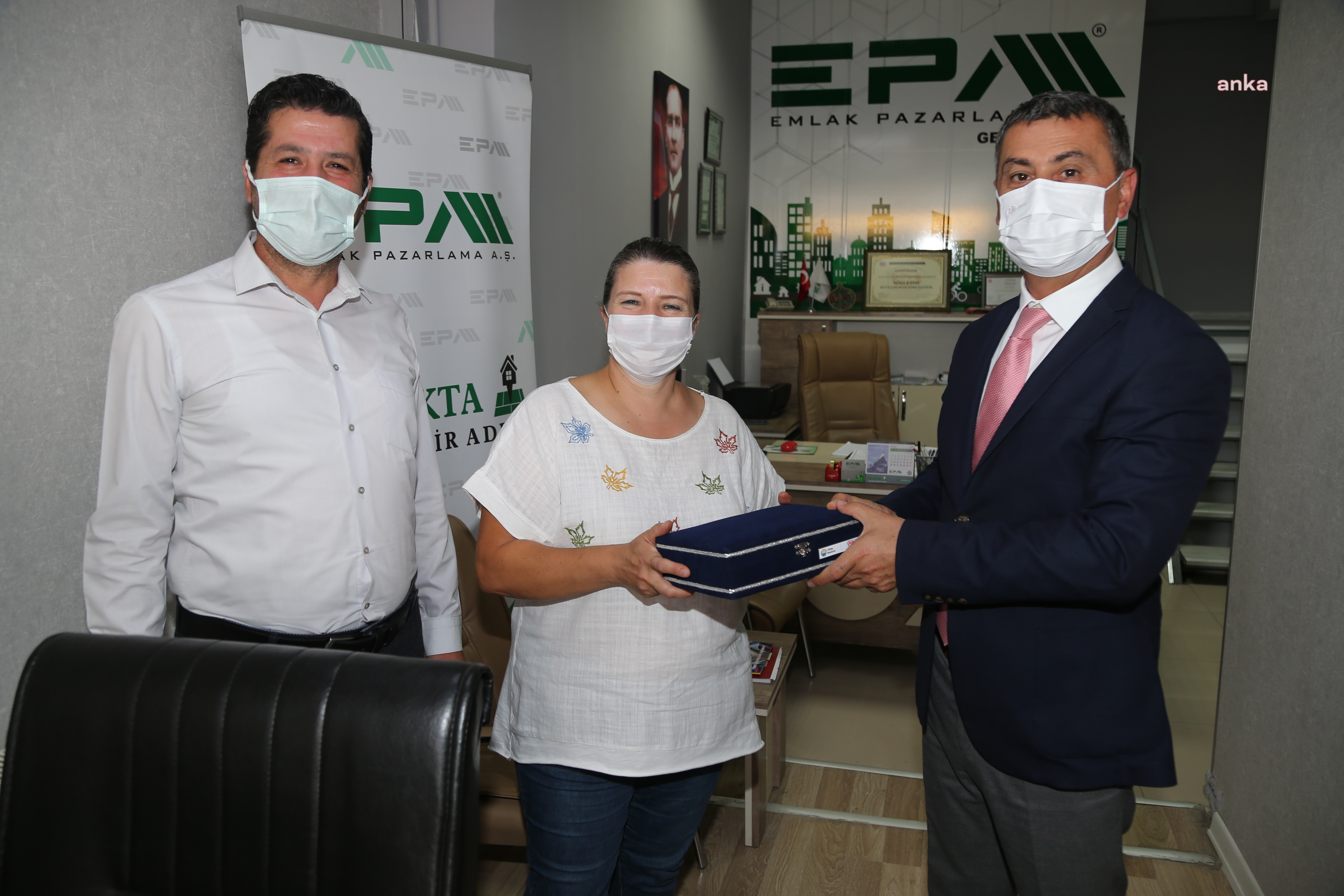 GÖLBAŞI BELEDİYE BAŞKANI ŞİMŞEK, ESNAFA DÜKKAN AÇMA BELGELERİNİ VERDİ