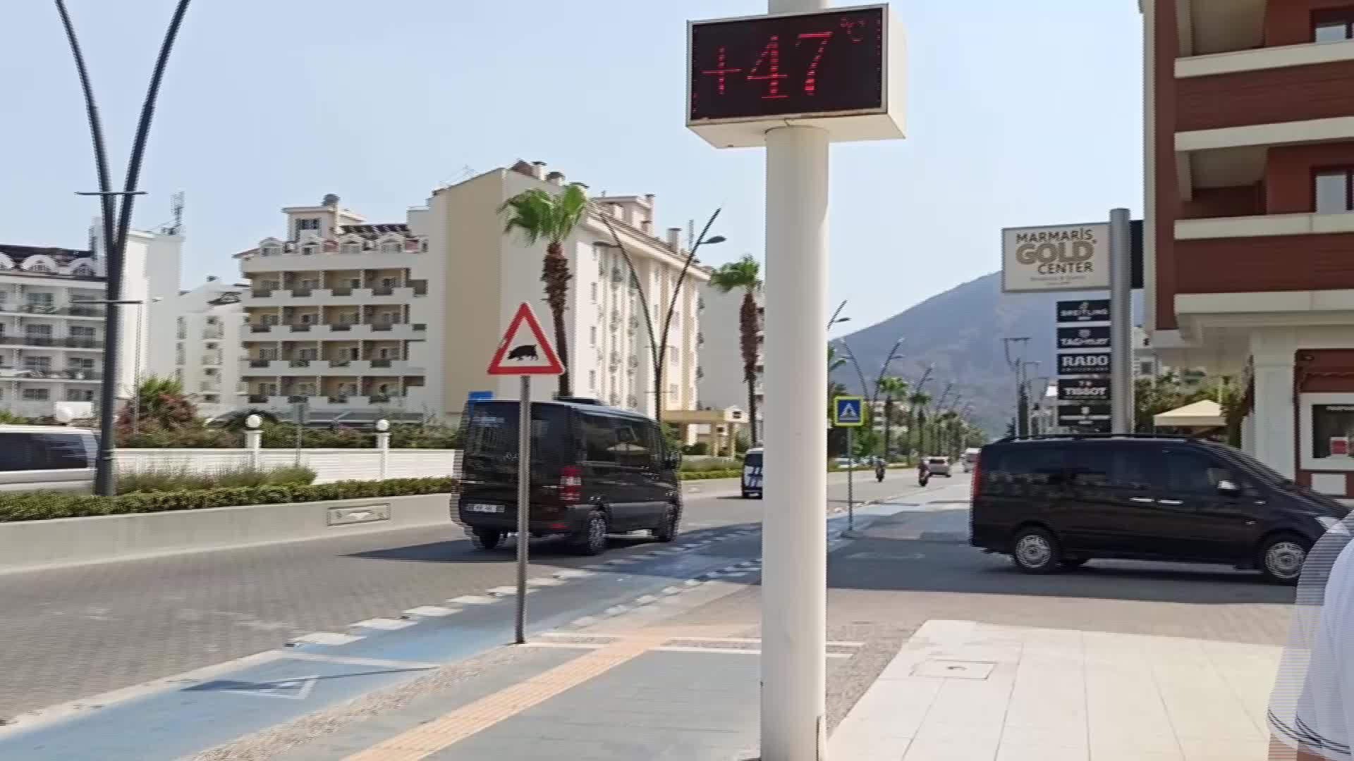 MARMARİS’TE TERMOMETRELER 47 DERECEYİ GÖSTERDİ