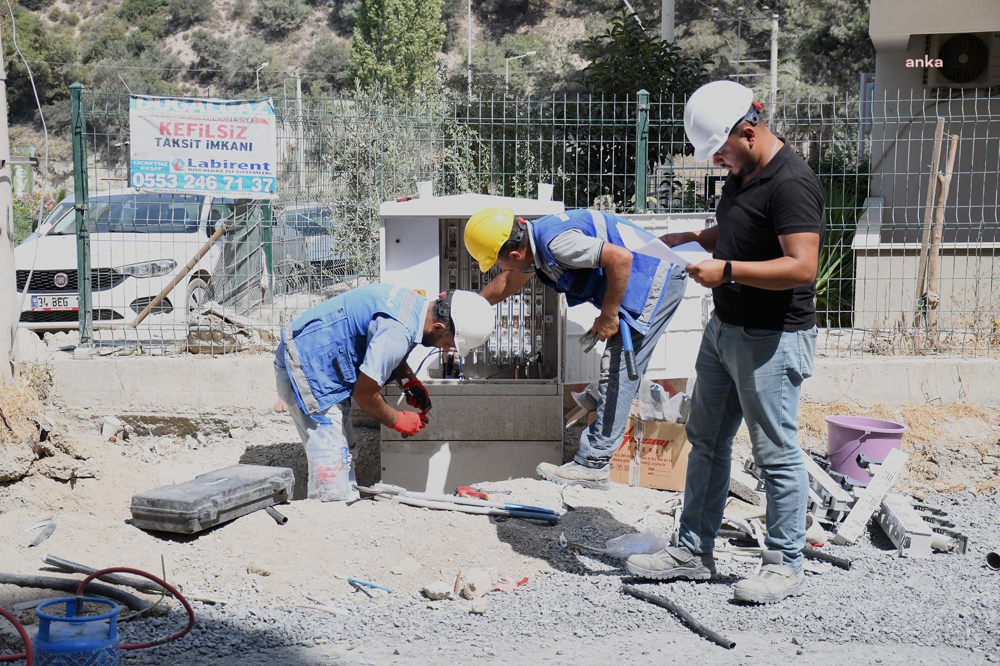 KUŞADASI'NDA İKİÇEŞMELİK MAHALLESİ YENİLENİYOR