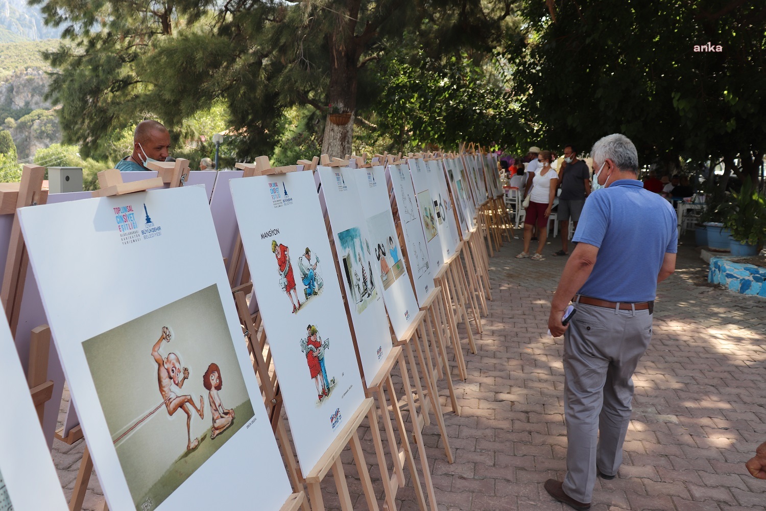 ÖDÜLLÜ KARİKATÜRLER KARABURUN'DA SERGİLENİYOR