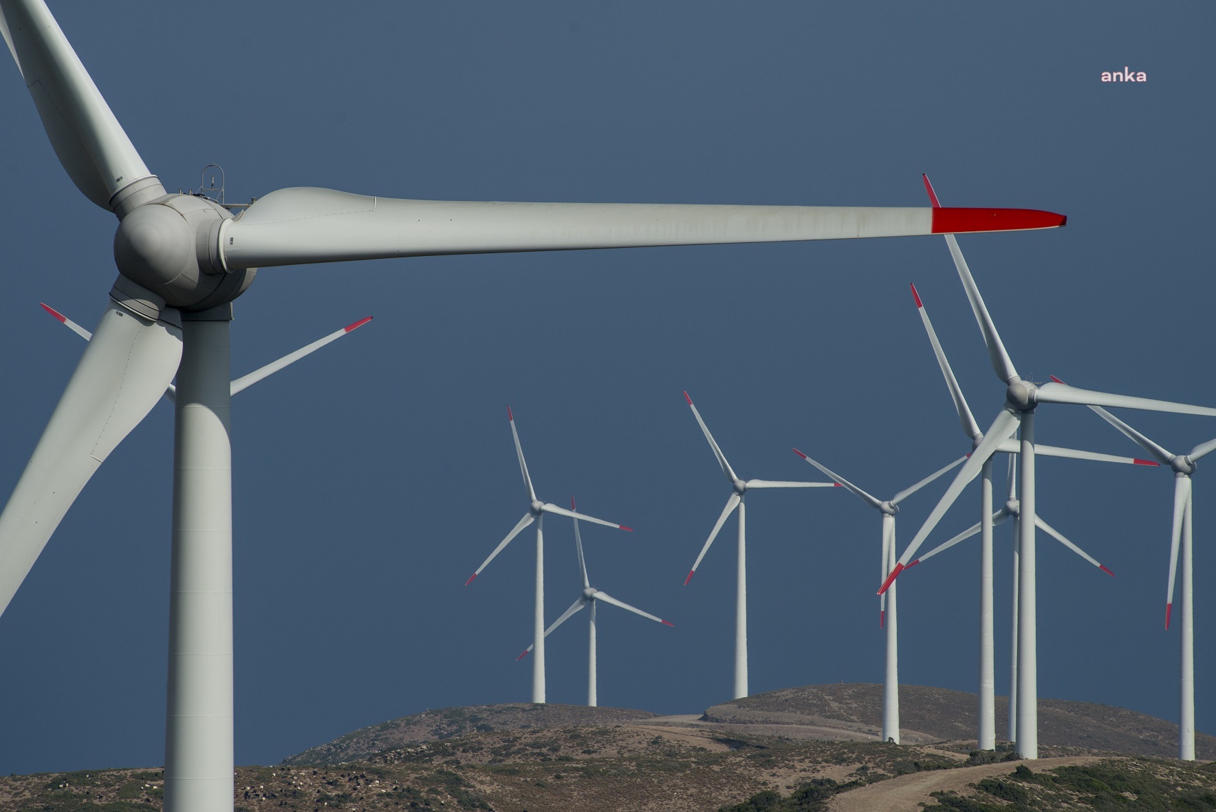 YENİLENEBİLİR ENERJİ SANTRALLERİNDE HEMEN DEVREYE ALINABİLECEK 1000 MW ATIL KAPASİTE VAR