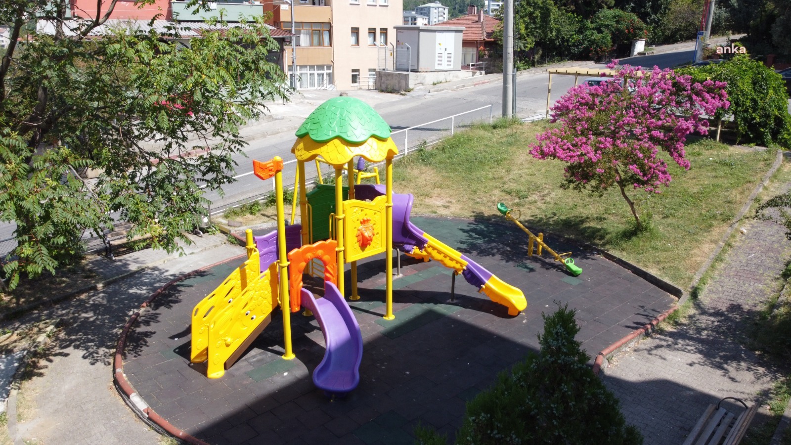 KARADENİZ EREĞLİ BELEDİYESİ YENİ ÇOCUK PARKLARI KURUYOR