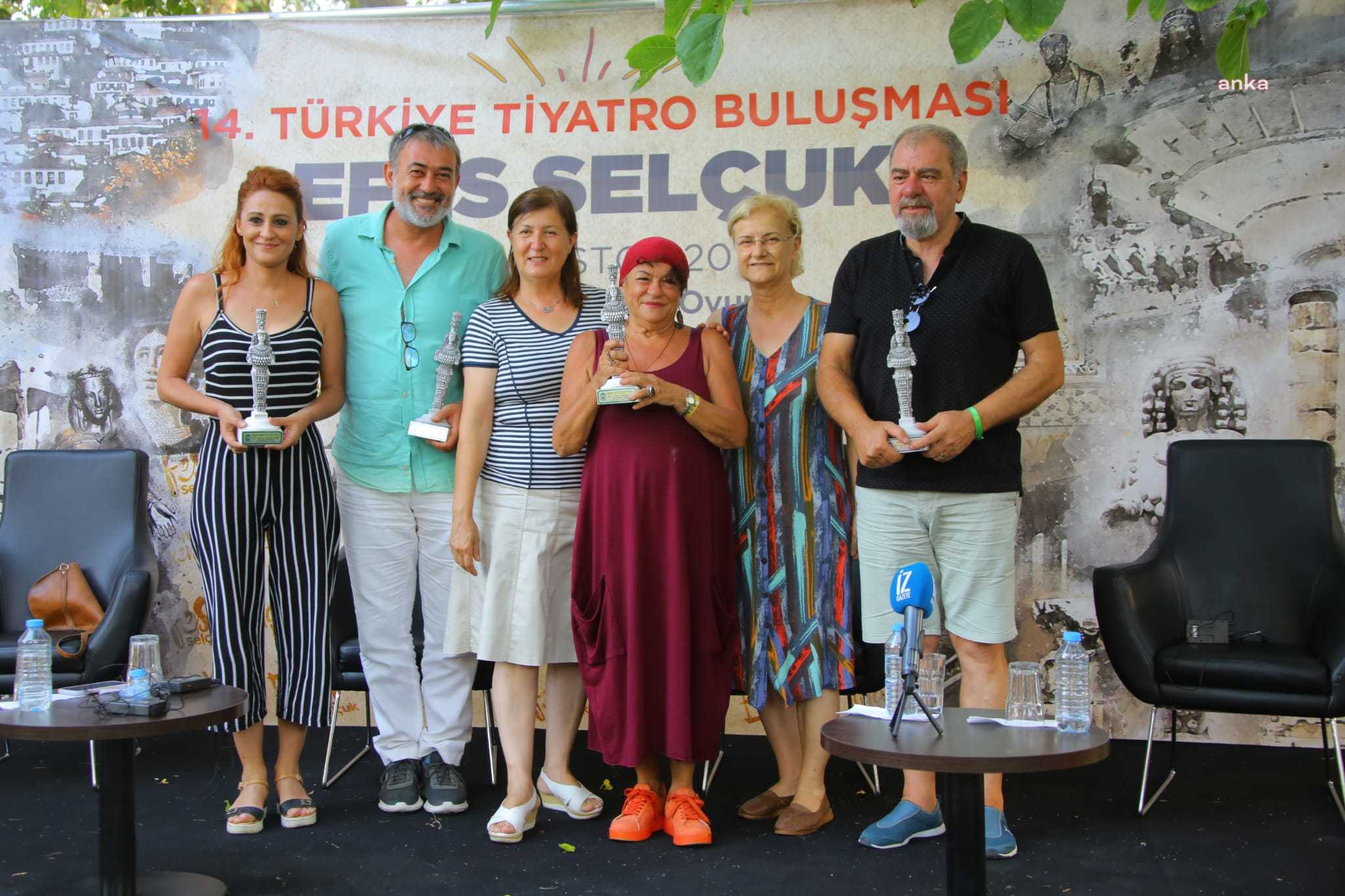 TİYATROCULARI BULUŞTURAN FESTİVAL İZMİR'DE DEVAM EDİYOR