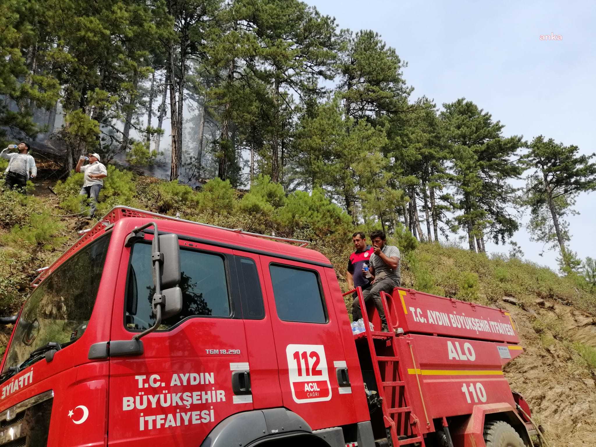 AYDIN BÜYÜKŞEHİR BELEDİYESİ EKİPLERİ, KARACASU’DA YANGINA MÜDAHALE EDİYOR