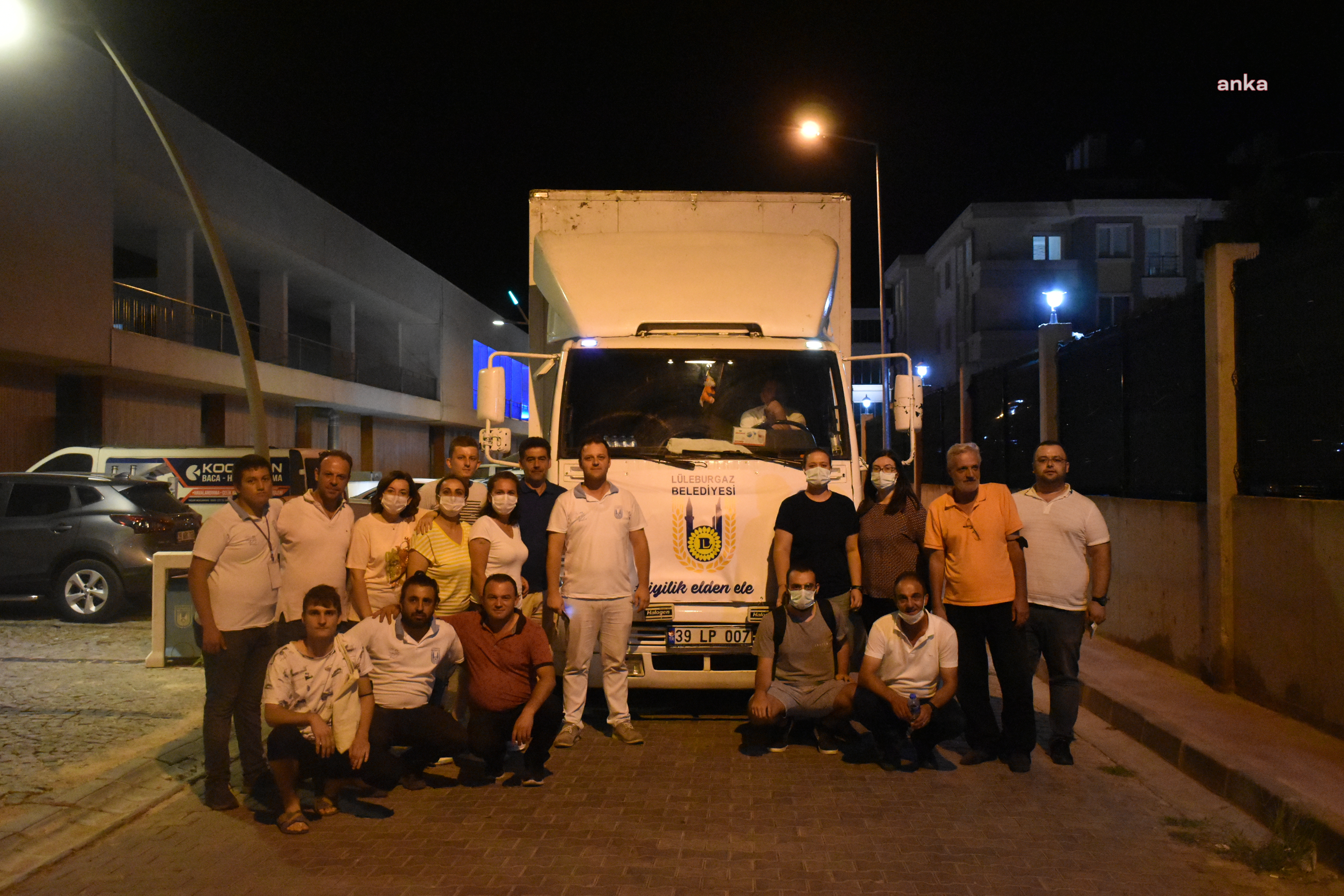 LÜLEBURGAZ BELEDİYESİNİN YARDIM KOLİLERİ YANGIN BÖLGELERİNE DOĞRU YOLA ÇIKTI