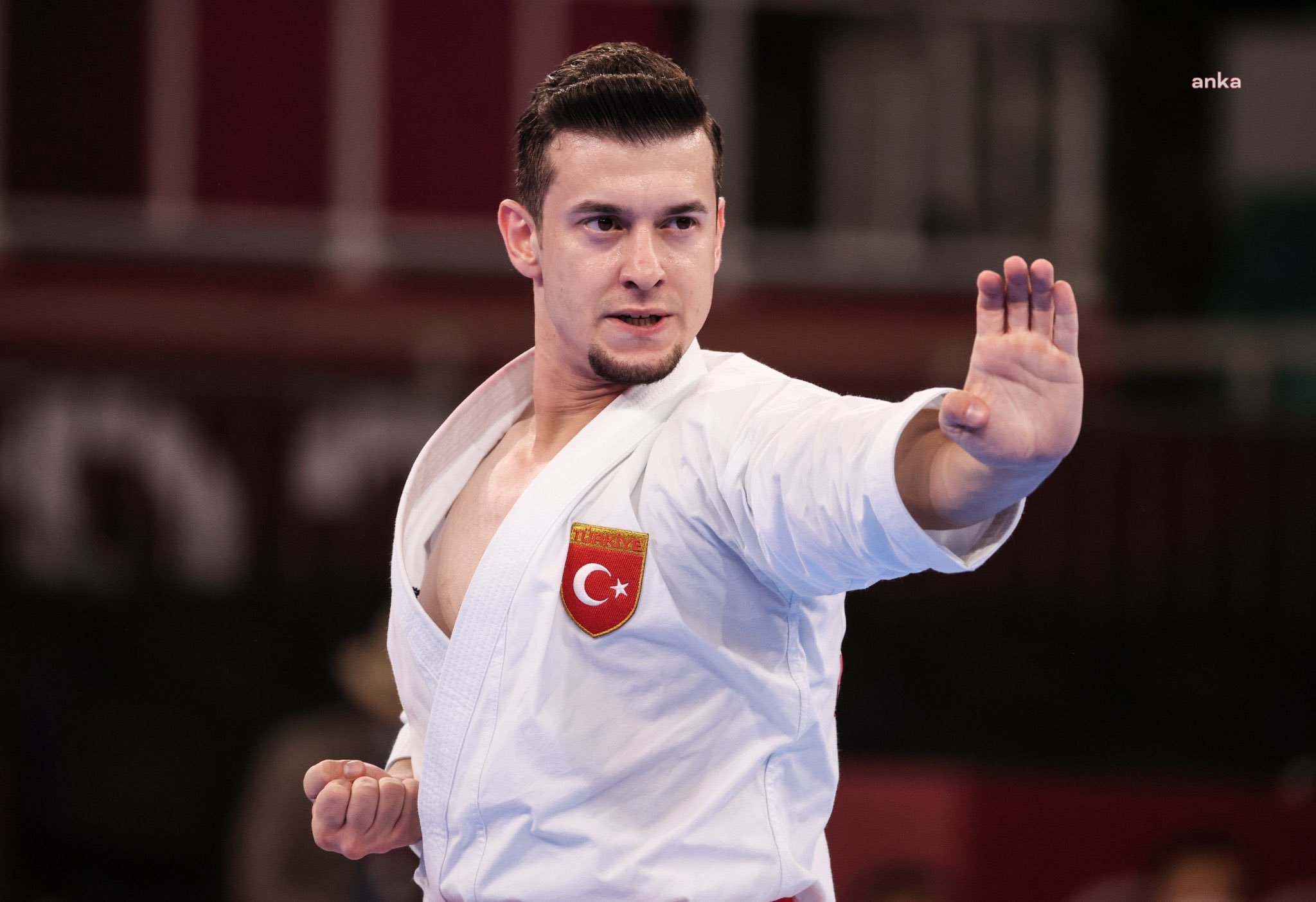 TAHA AKGÜL GÜREŞTE, ALİ SOFUOĞLU KARATEDE BRONZ MADALYA KAZANDI