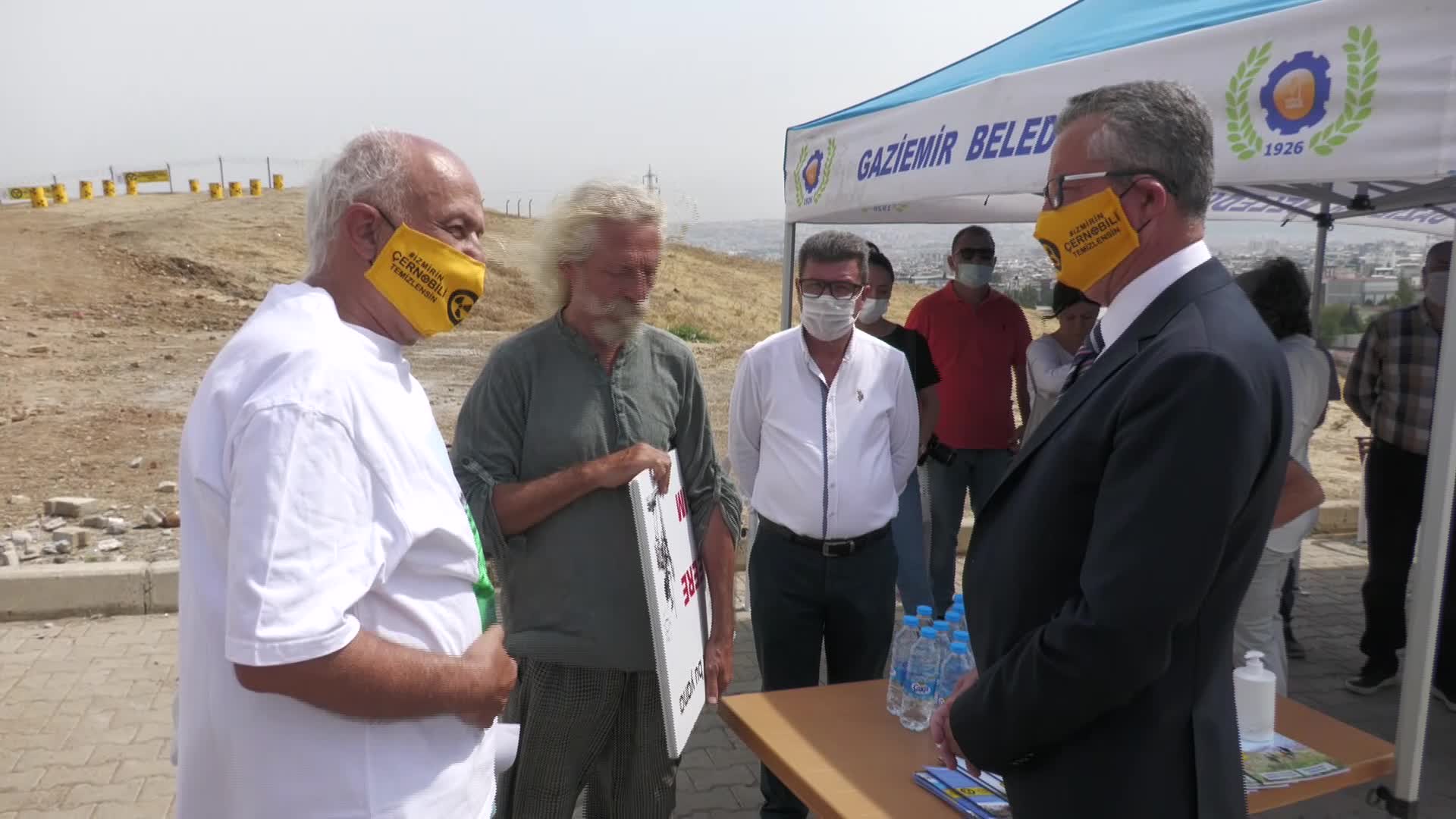 HİROŞİMA'NIN YIL DÖNÜMÜNDE İZMİR'DE İKİ BAŞKANLI PROTESTO