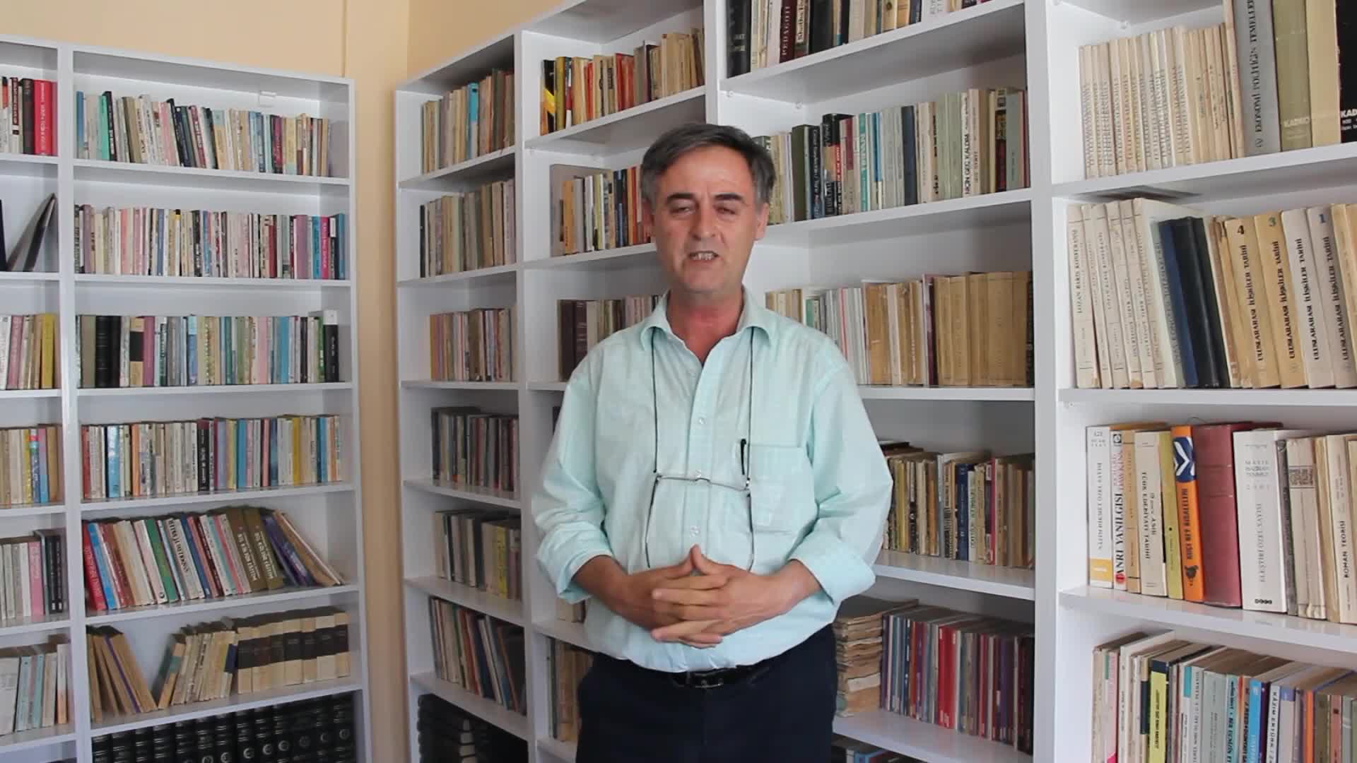 TUNCELİ’DE MÜZE GİBİ KÜTÜPHANE, RUSLARA ESİR DÜŞEN TEĞMENİN KIRIK KEMANINDAN, YILMAZ GÜNEY’İN EL YAZMALARINA KADAR NE ARARSAN VAR