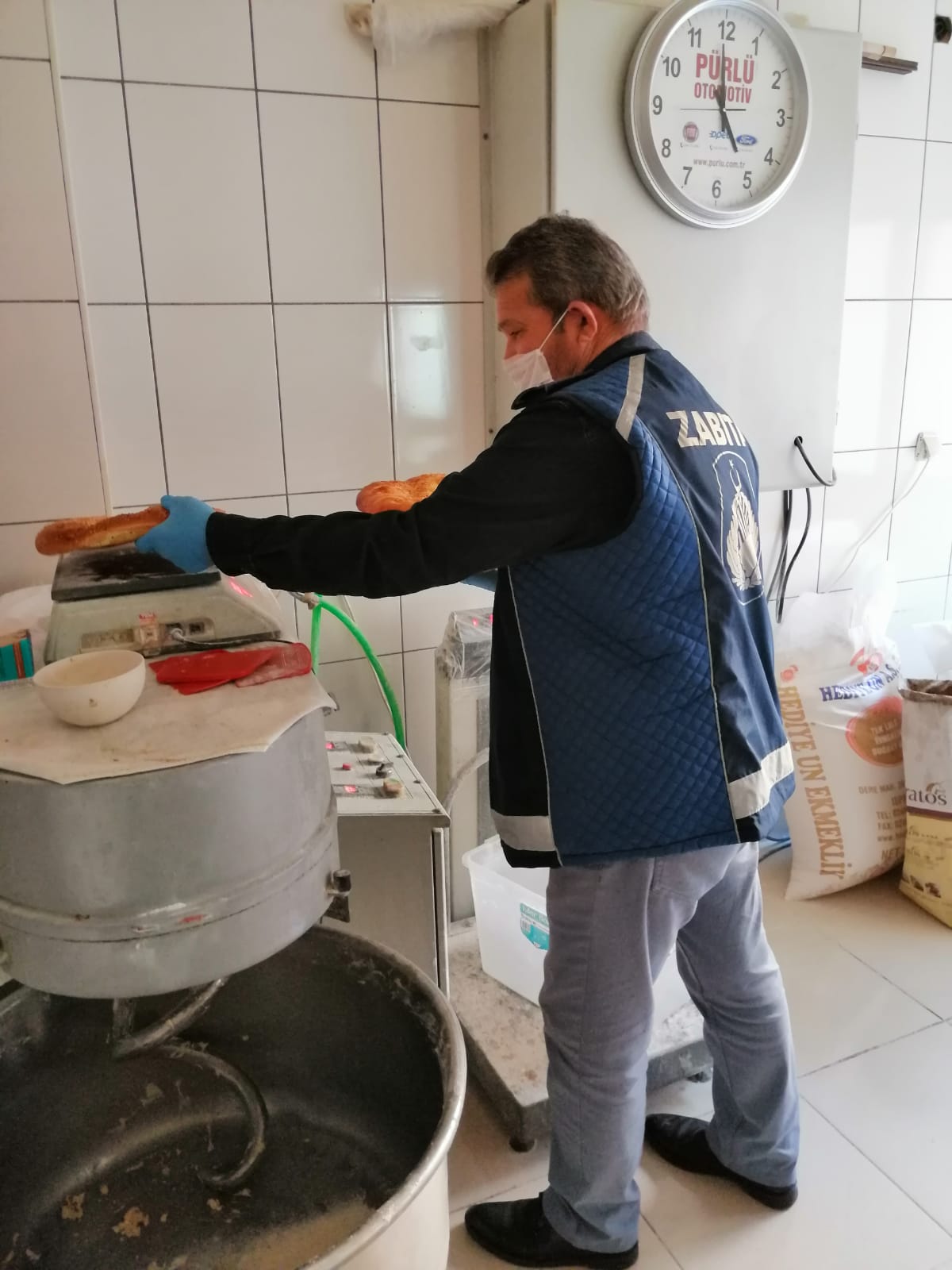 BURDUR BELEDİYESİ'NDEN FIRINLARA HİJYEN VE GRAMAJ DESTEĞİ
